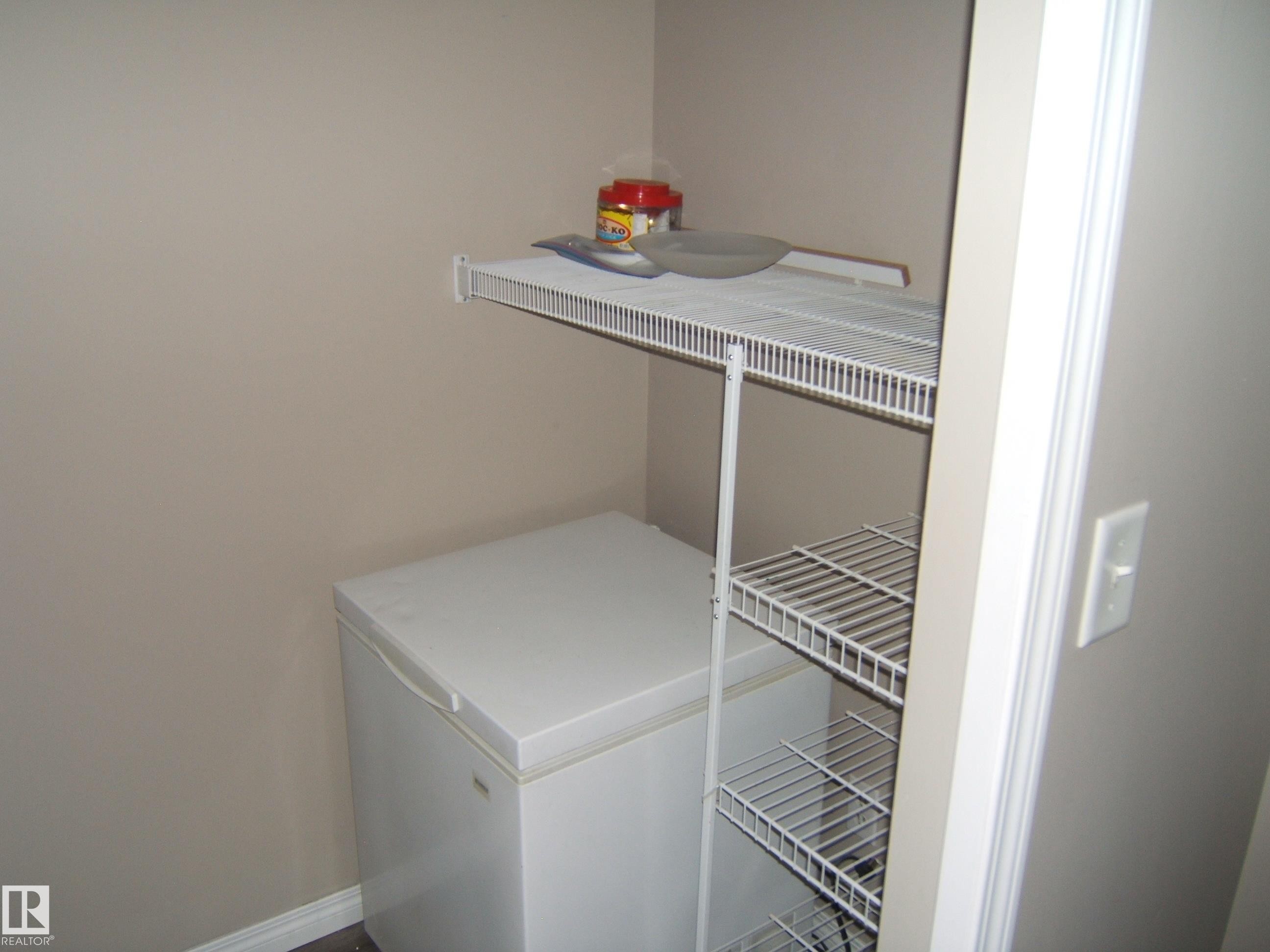 Image quality insufficient for description - 105 11214 80 Street, Edmonton, AB - Indoor
