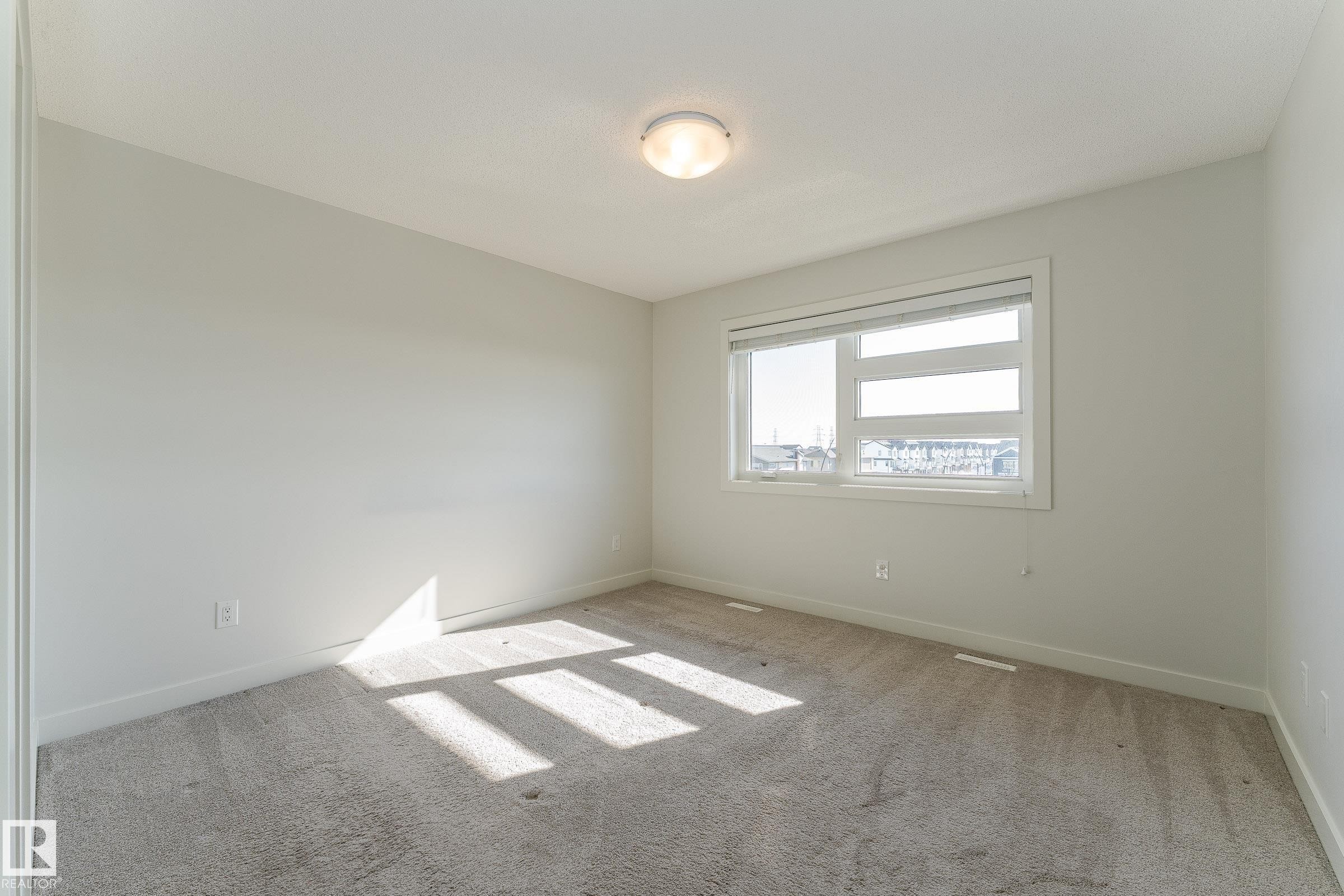 2653 196A, Edmonton, AB - Indoor Photo Showing Other Room