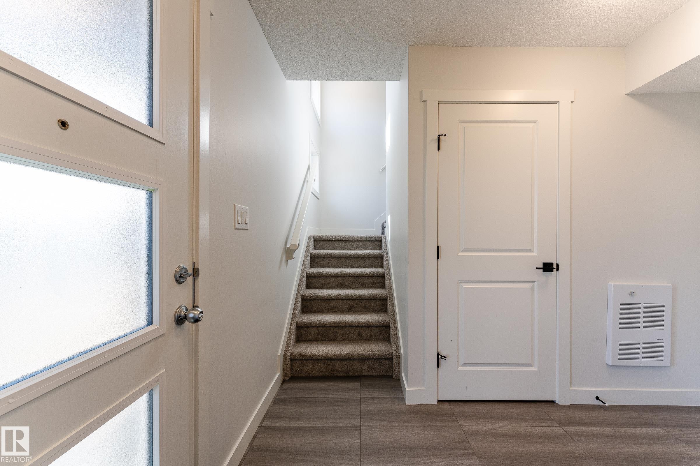 2653 196A, Edmonton, AB - Indoor Photo Showing Other Room