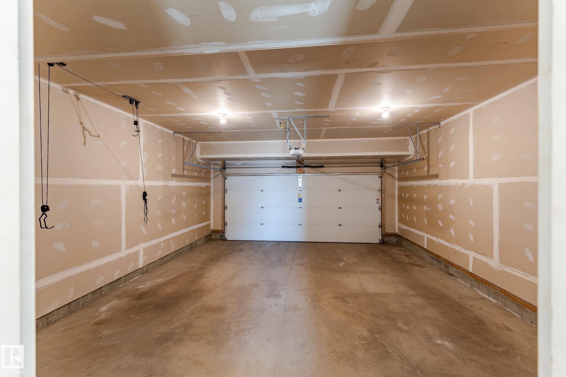 2653 196A, Edmonton, AB - Indoor Photo Showing Garage