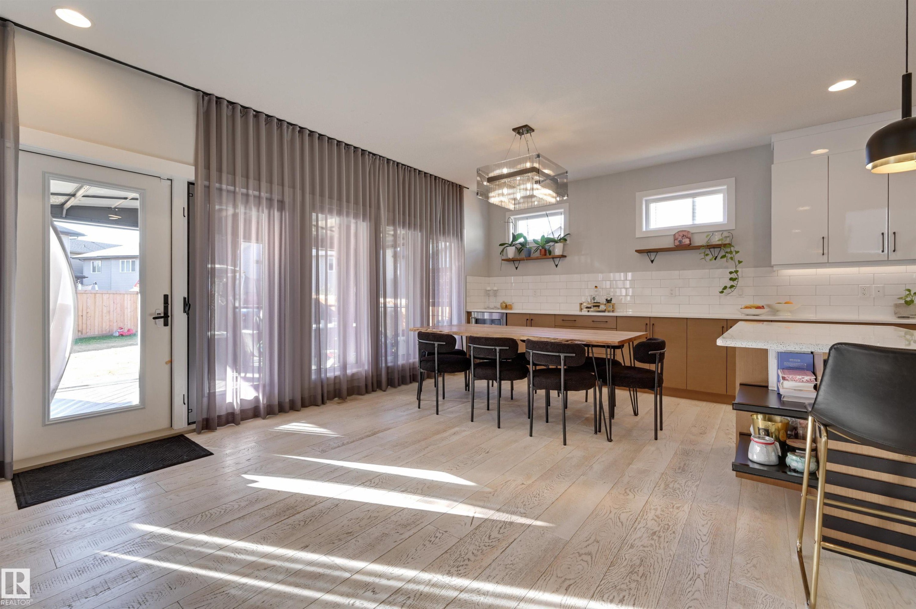 550 Eagleson Wynd, Edmonton, AB - Indoor Photo Showing Dining Room