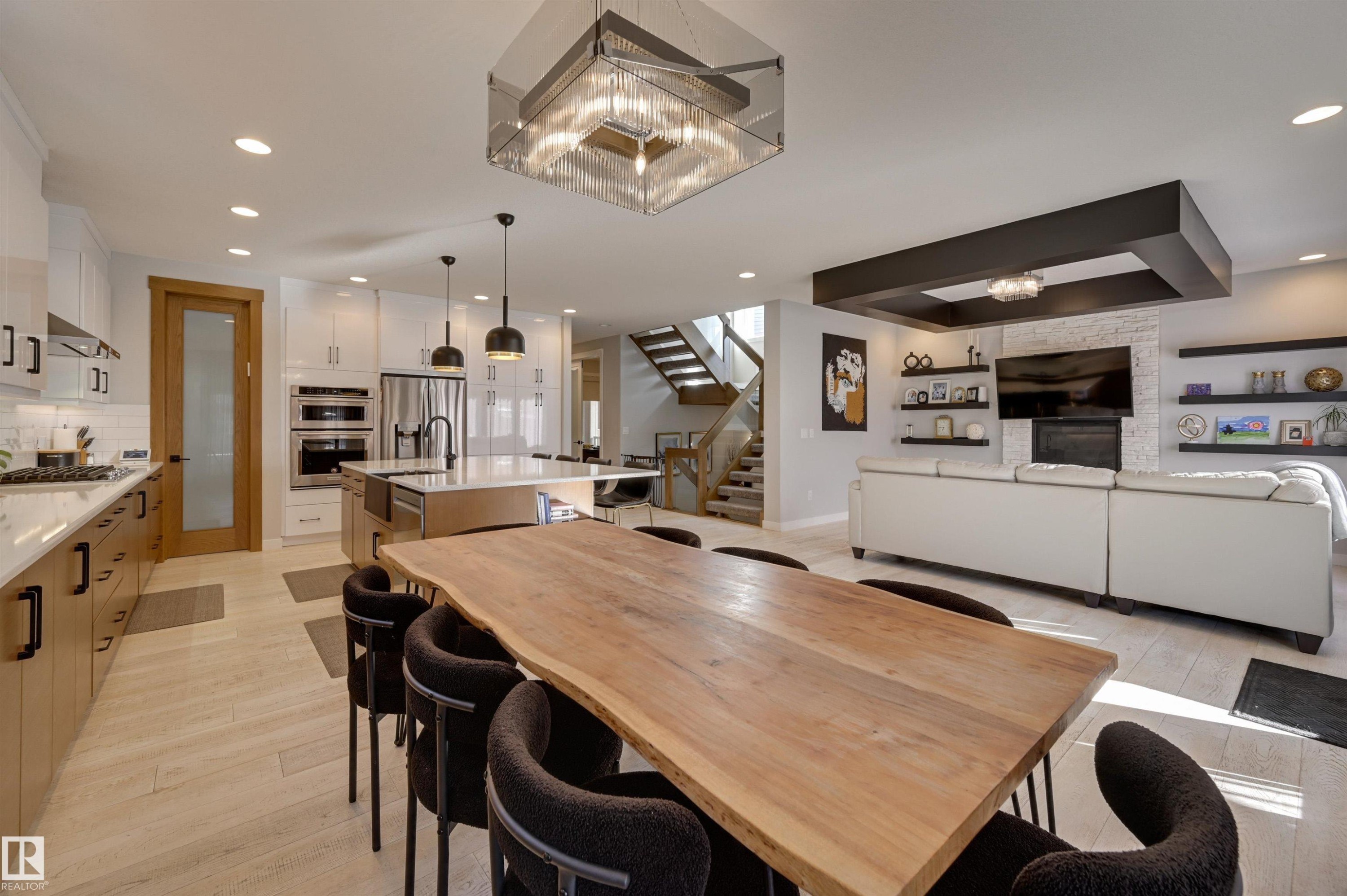 550 Eagleson Wynd, Edmonton, AB - Indoor