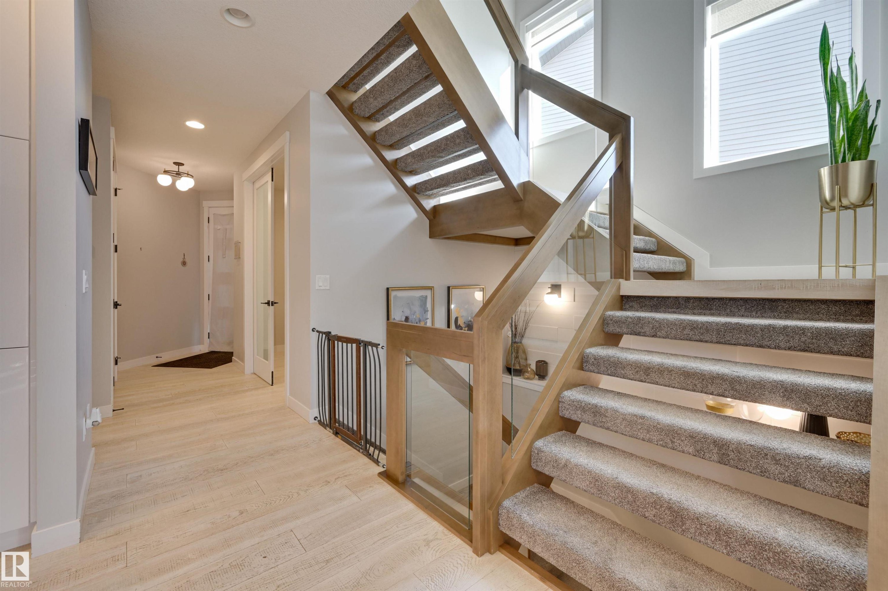 550 Eagleson Wynd, Edmonton, AB - Indoor Photo Showing Other Room