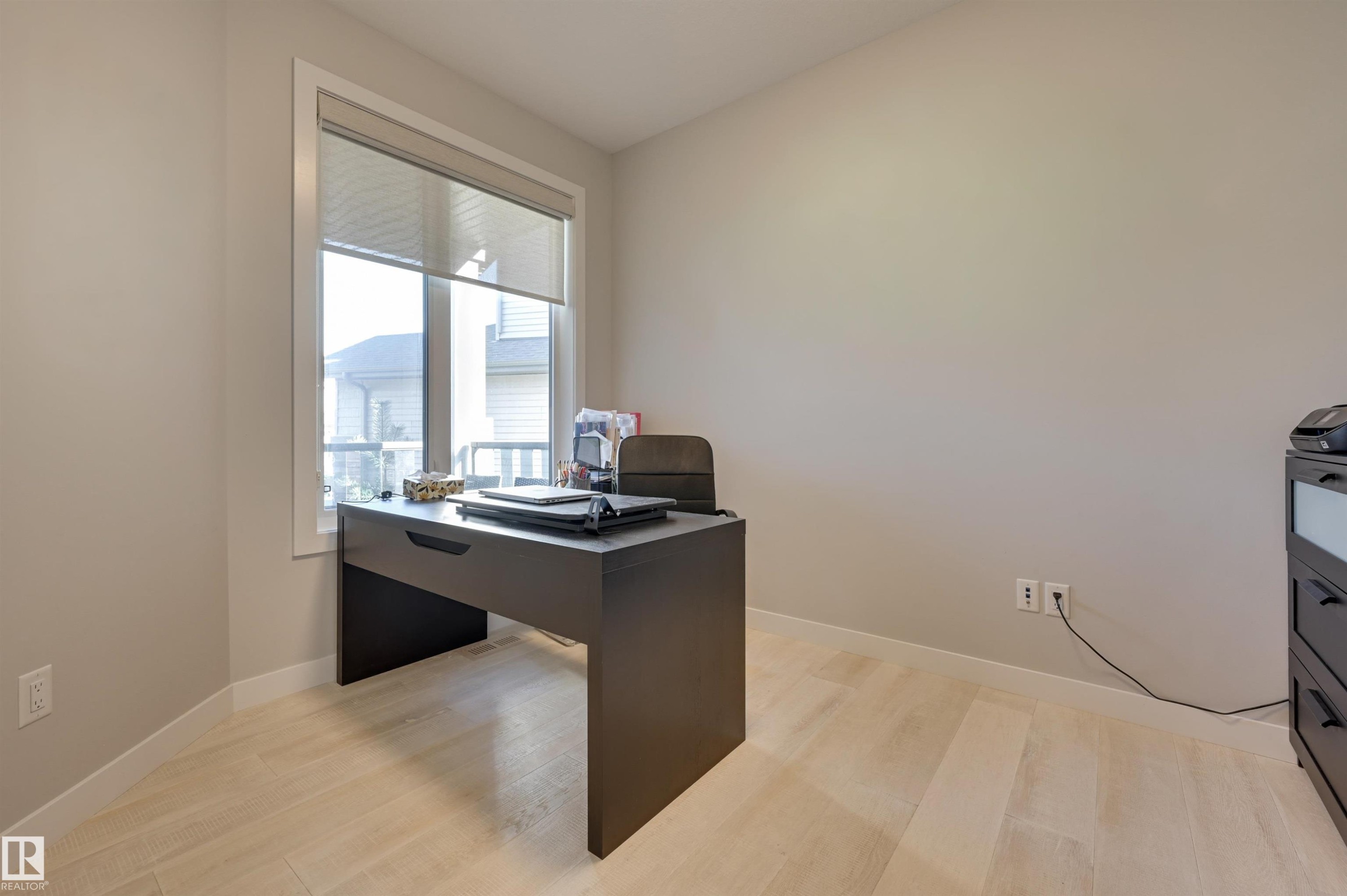 550 Eagleson Wynd, Edmonton, AB - Indoor Photo Showing Office