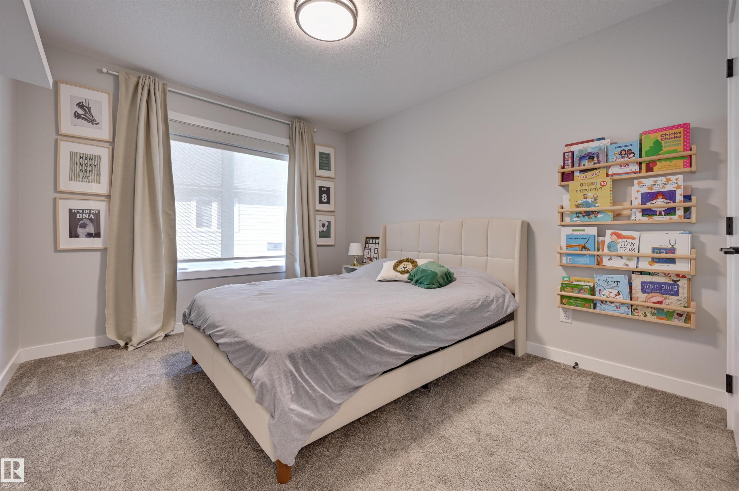 550 Eagleson Wynd, Edmonton, AB - Indoor Photo Showing Bedroom