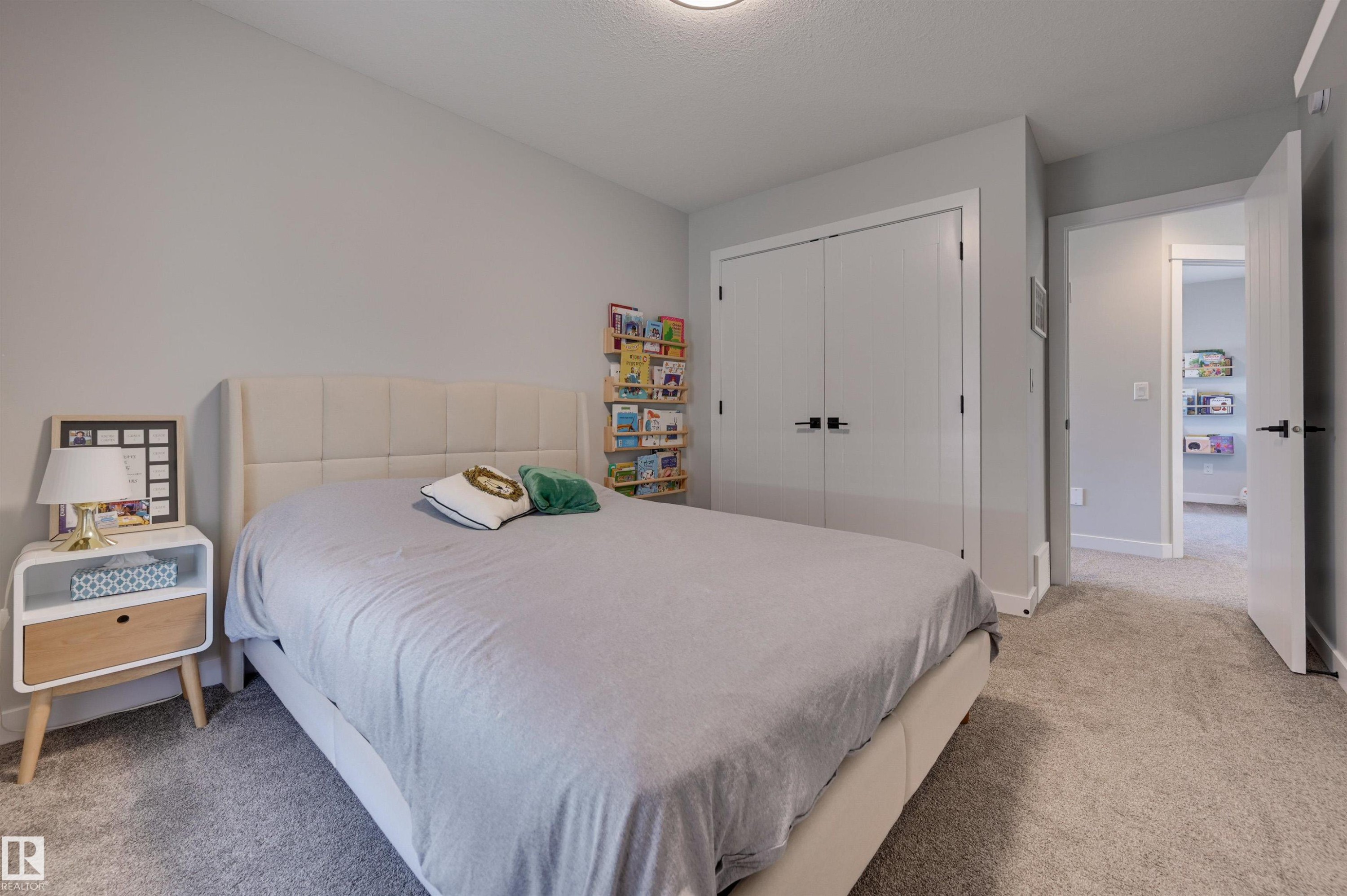 550 Eagleson Wynd, Edmonton, AB - Indoor Photo Showing Bedroom
