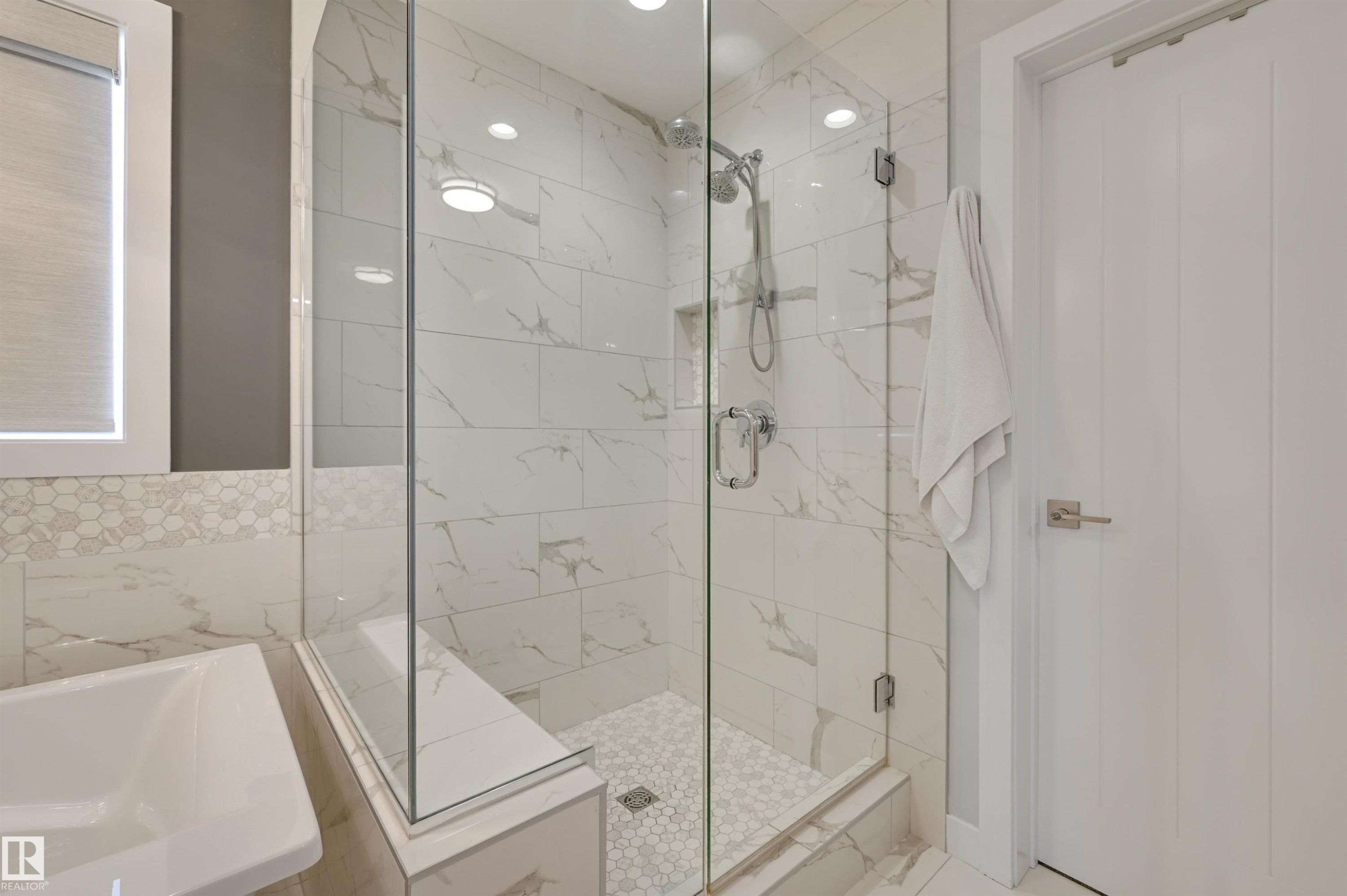 550 Eagleson Wynd, Edmonton, AB - Indoor Photo Showing Bathroom