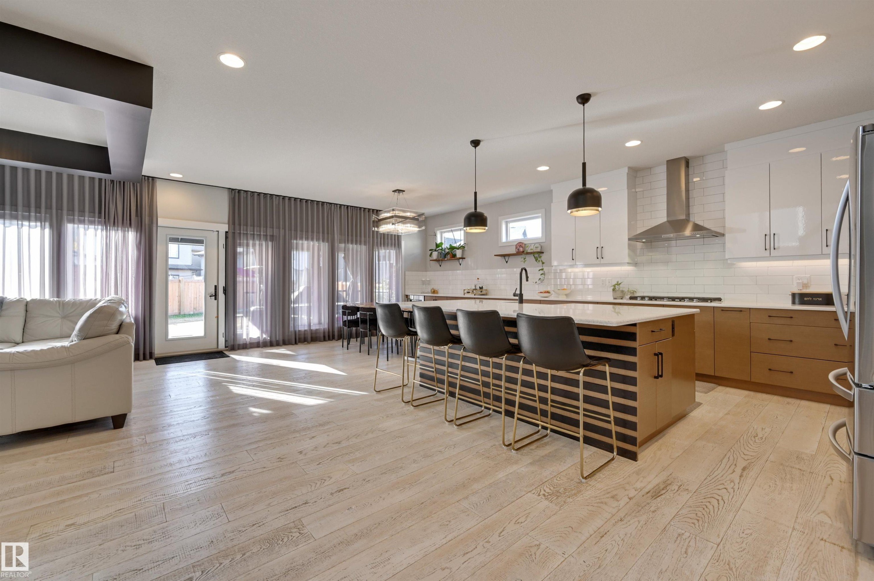 550 Eagleson Wynd, Edmonton, AB - Indoor Photo Showing Other Room