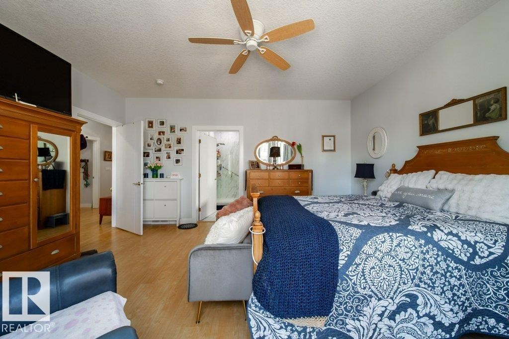 8731 85 Avenue, Edmonton, AB - Indoor Photo Showing Bedroom