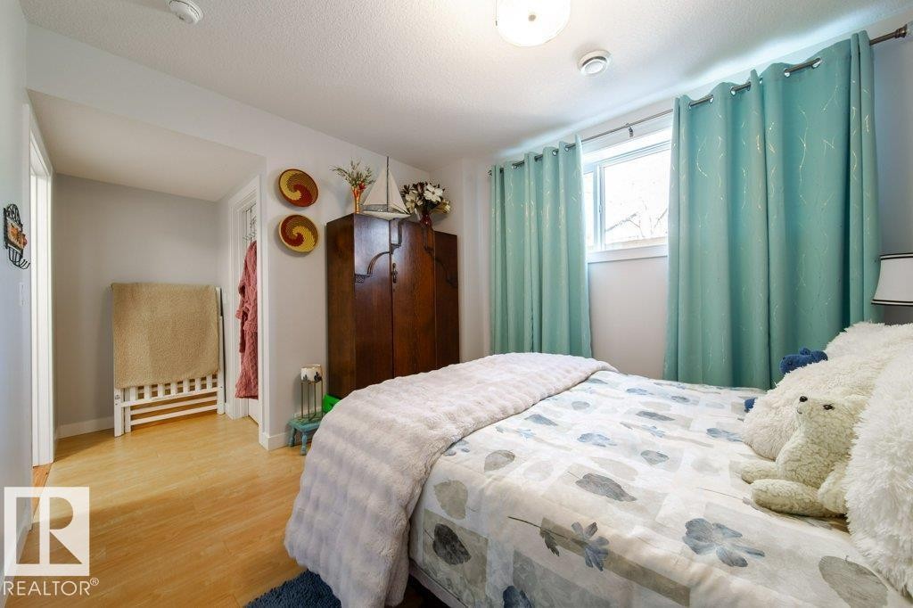 8731 85 Avenue, Edmonton, AB - Indoor Photo Showing Bedroom