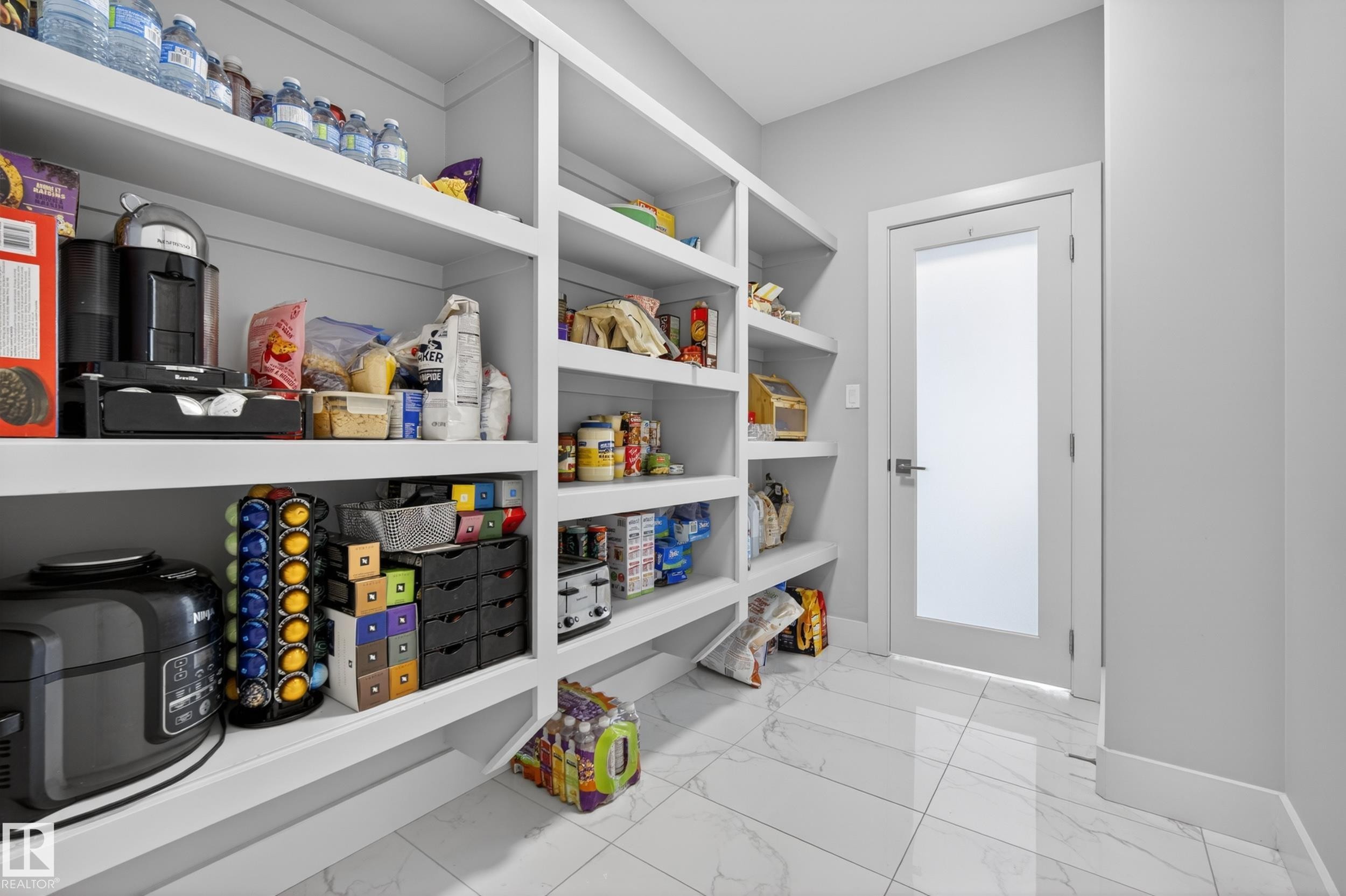 1468 Enright Landing, Edmonton, AB - Indoor With Storage