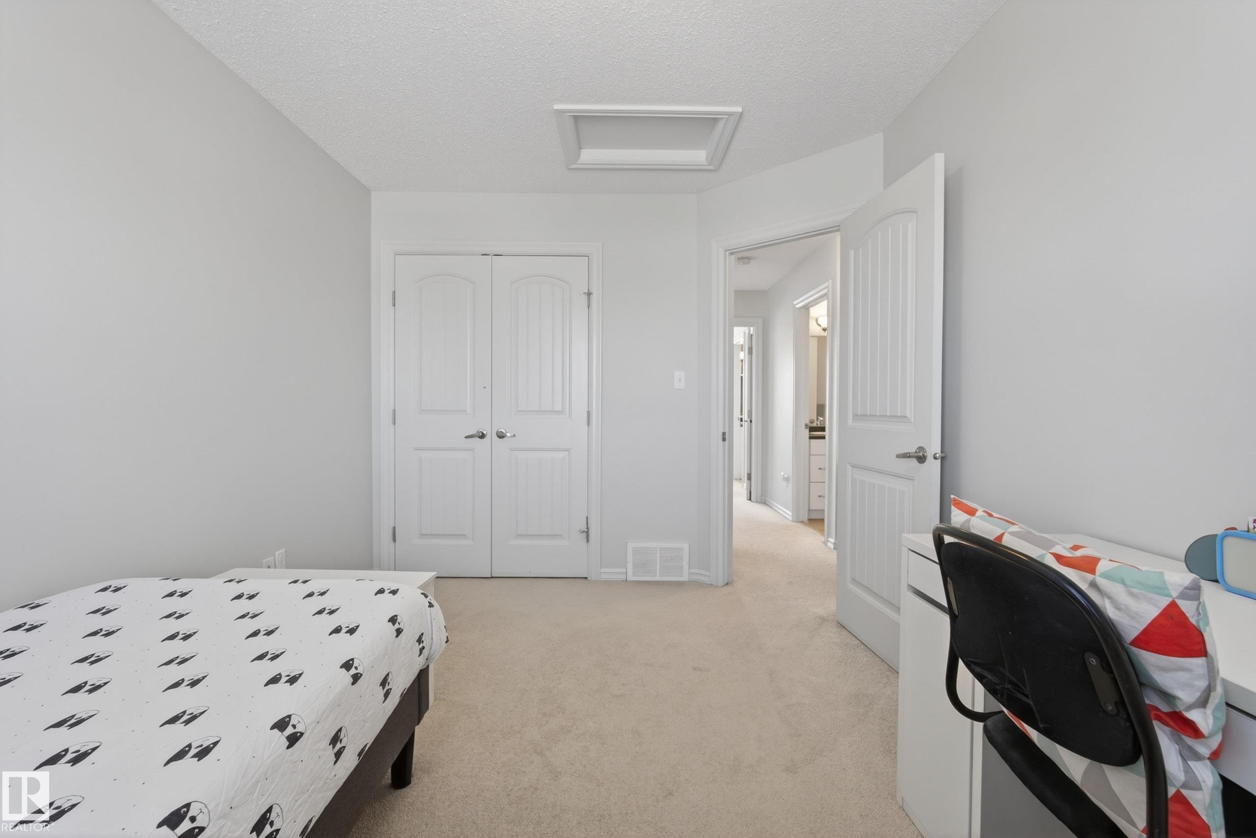 Carpeted room featuring light gray walls and white trim - 1148 35 Avenue, Edmonton, AB - Indoor Photo Showing Bedroom