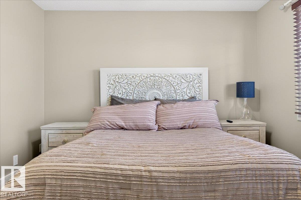 Neutral tone painted walls - 18 6032 38 Avenue, Edmonton, AB - Indoor Photo Showing Bedroom