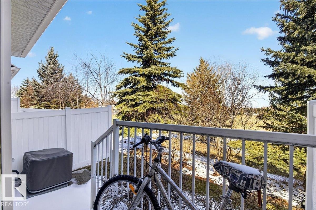 Outdoor patio featuring white vinyl fencing and a matching railing system - 18 6032 38 Avenue, Edmonton, AB - Outdoor