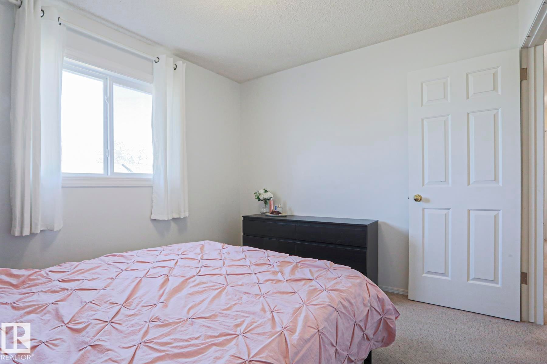 Room featuring neutral wall tones and carpeted flooring - 2433 89 Street, Edmonton, AB - Indoor Photo Showing Bedroom