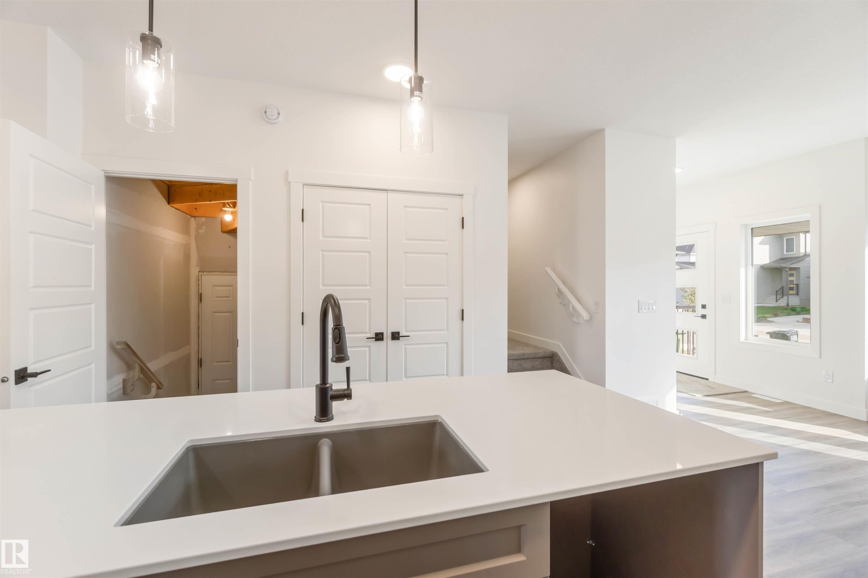 1003 Aster Boulevard, Edmonton, AB - Indoor Photo Showing Kitchen