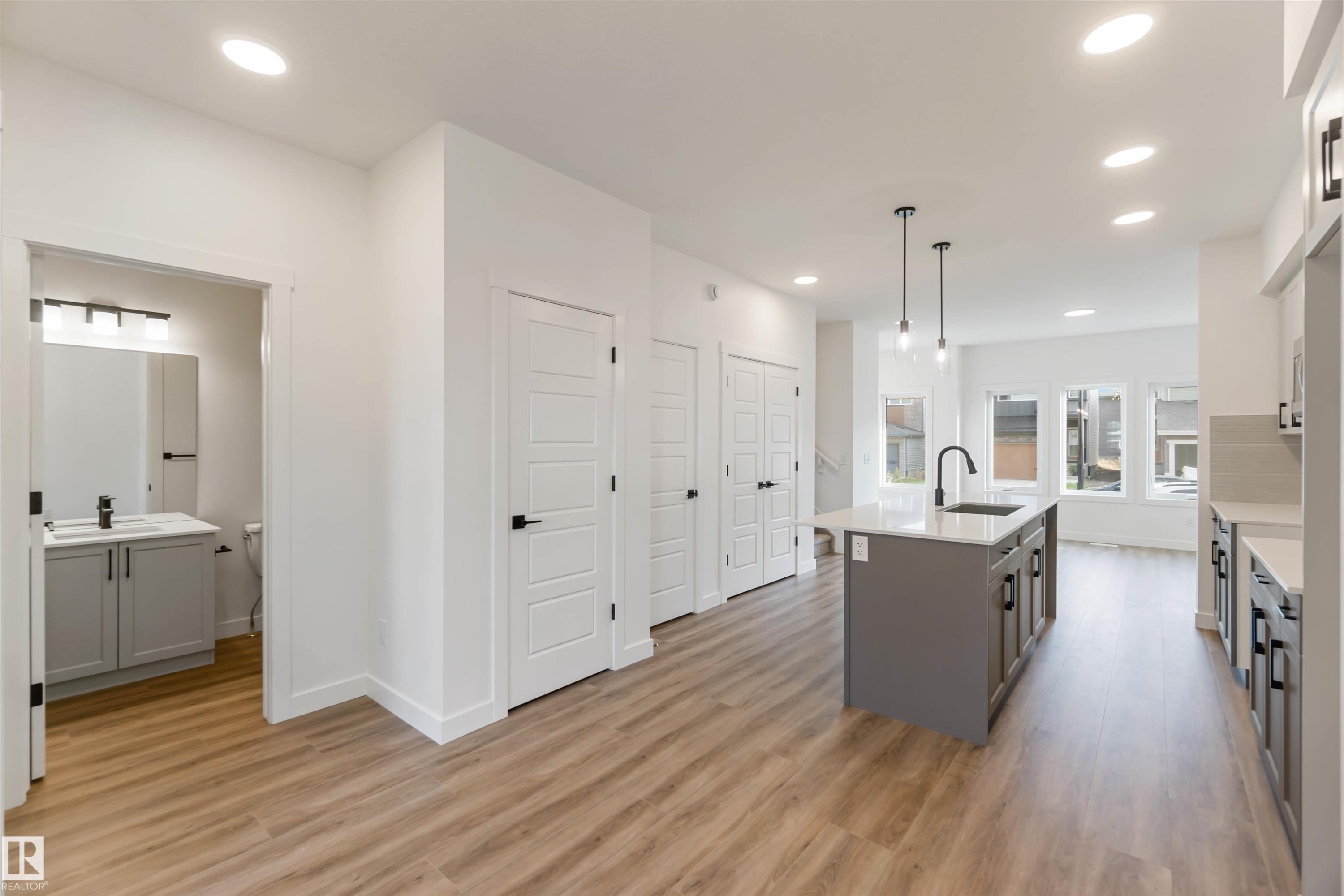 1003 Aster Boulevard, Edmonton, AB - Indoor Photo Showing Kitchen With Upgraded Kitchen