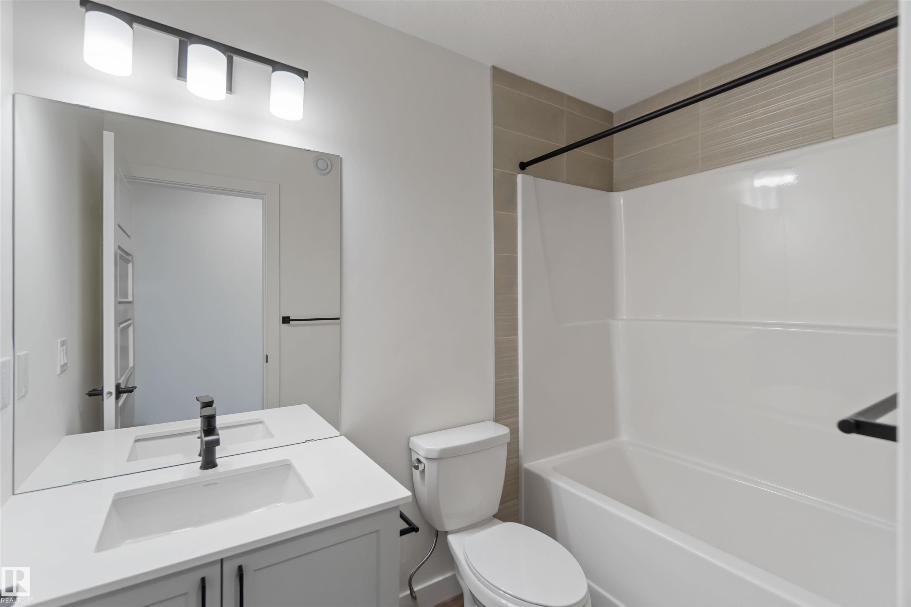 1003 Aster Boulevard, Edmonton, AB - Indoor Photo Showing Bathroom