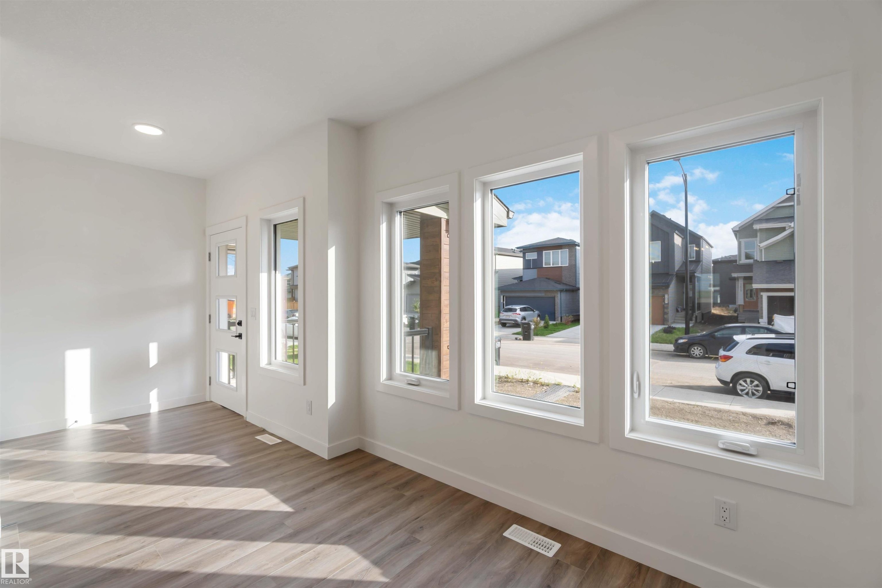 1003 Aster Boulevard, Edmonton, AB - Indoor Photo Showing Other Room