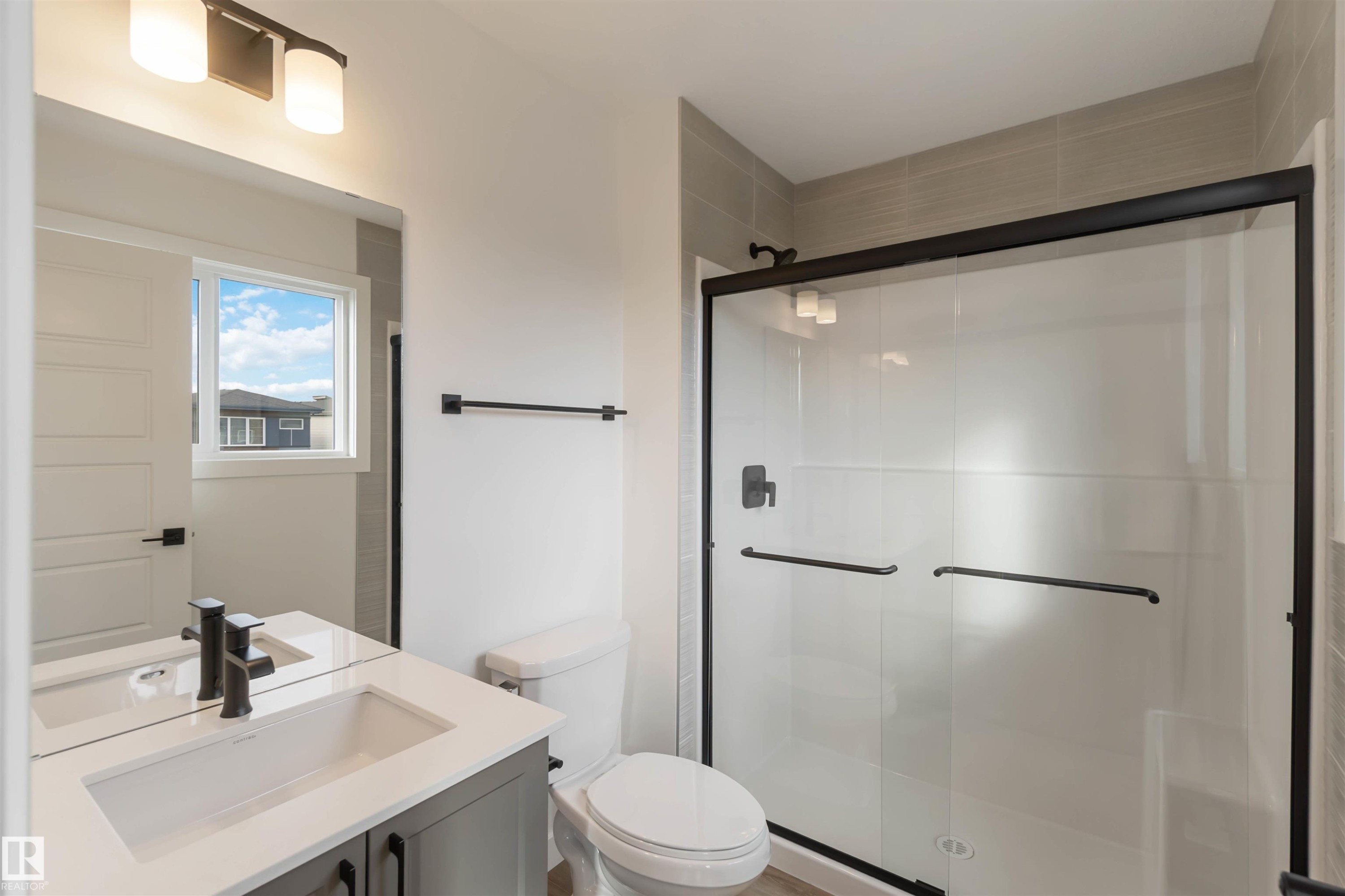 1003 Aster Boulevard, Edmonton, AB - Indoor Photo Showing Bathroom