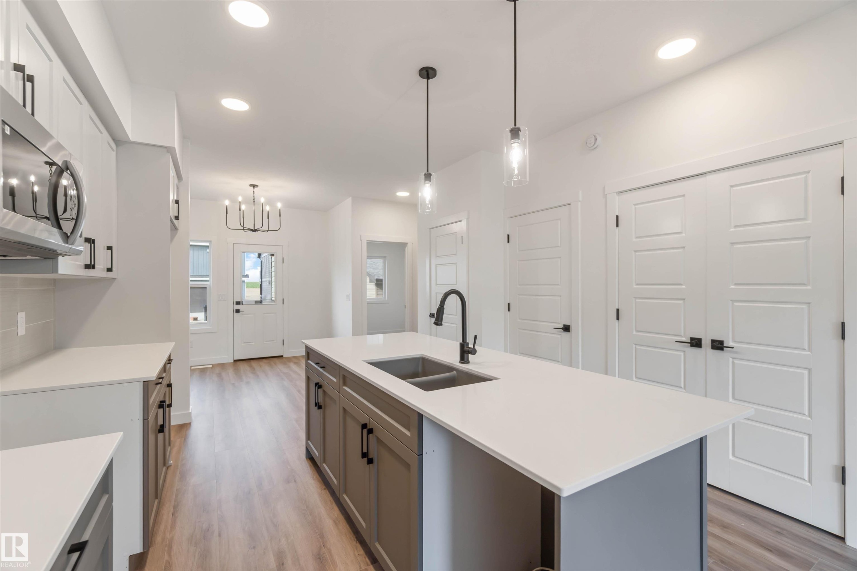 1003 Aster Boulevard, Edmonton, AB - Indoor Photo Showing Kitchen With Double Sink With Upgraded Kitchen