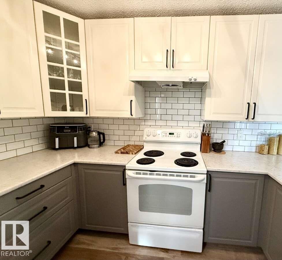 205 60 Alpine Place, St. Albert, AB - Indoor Photo Showing Kitchen