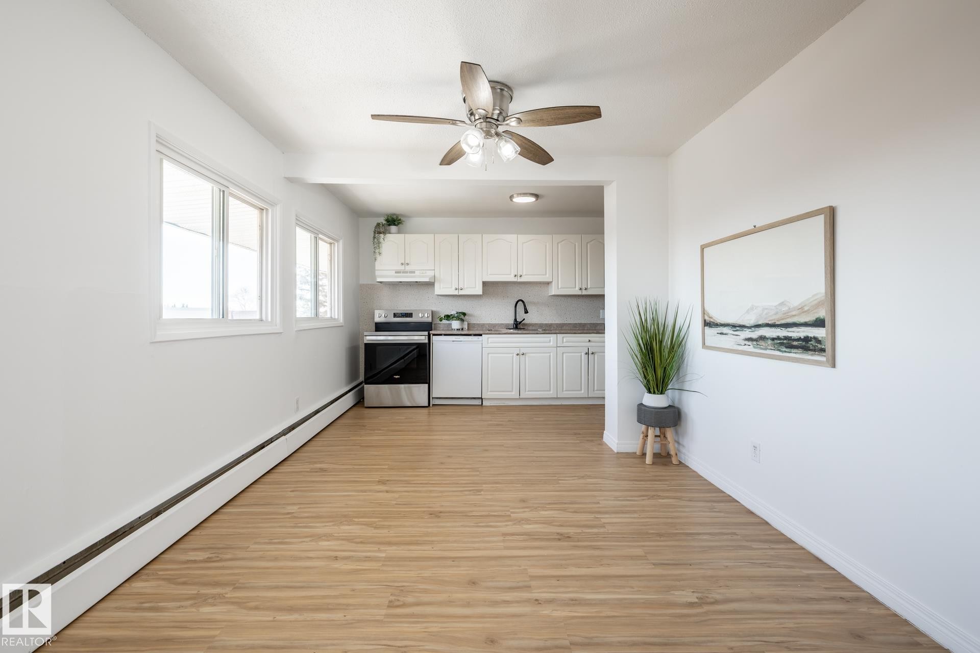 502D 2908 116A Avenue, Edmonton, AB - Indoor Photo Showing Kitchen