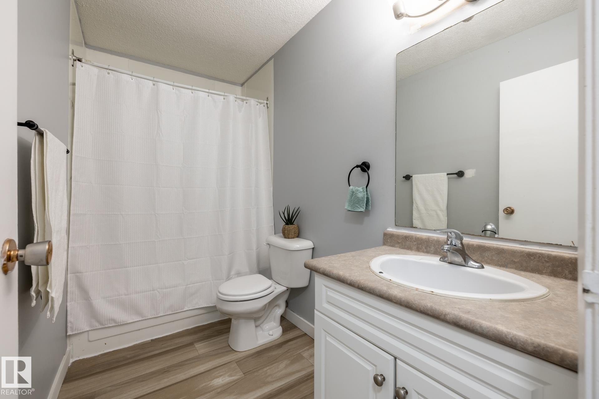 502D 2908 116A Avenue, Edmonton, AB - Indoor Photo Showing Bathroom