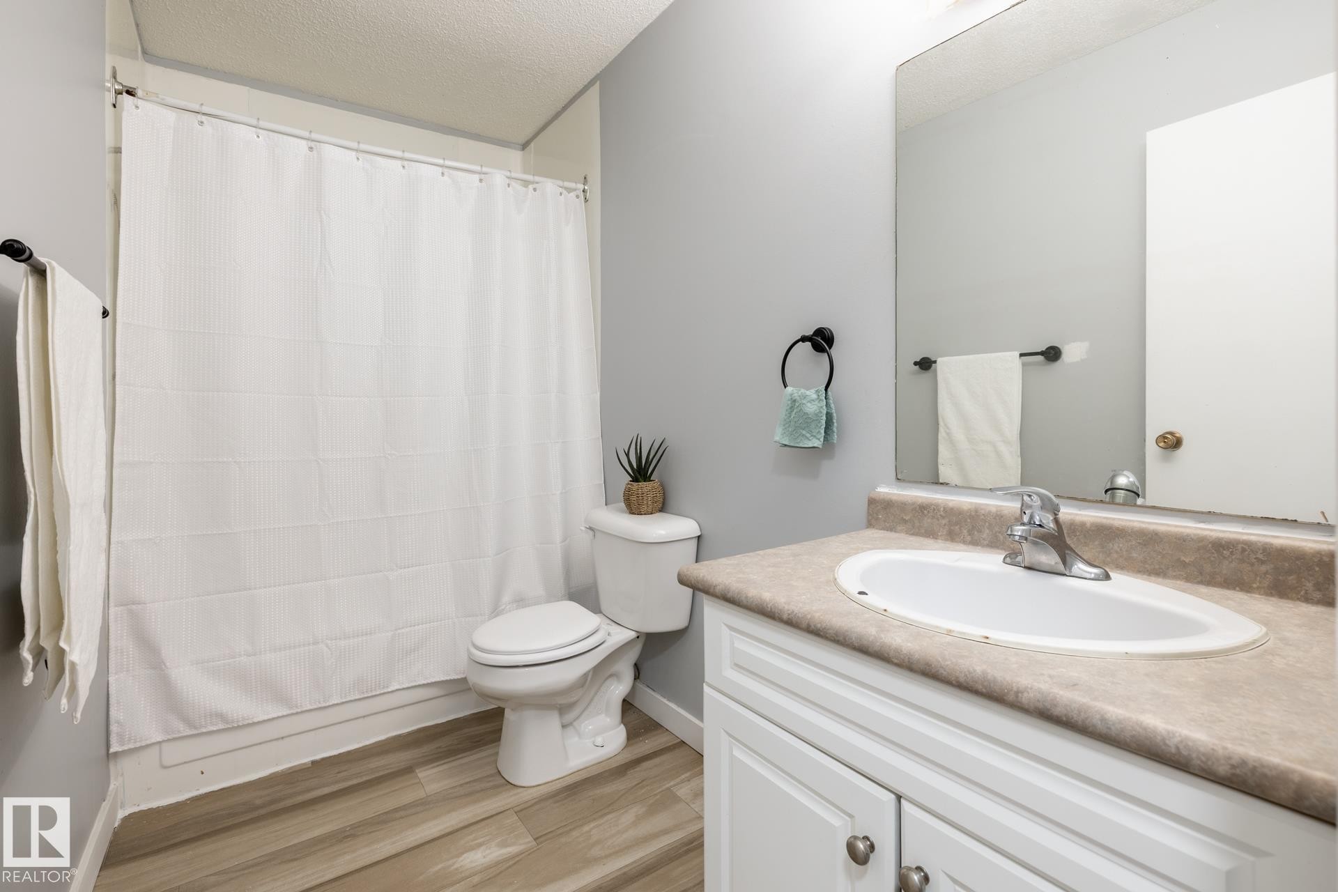 502D 2908 116A Avenue, Edmonton, AB - Indoor Photo Showing Bathroom