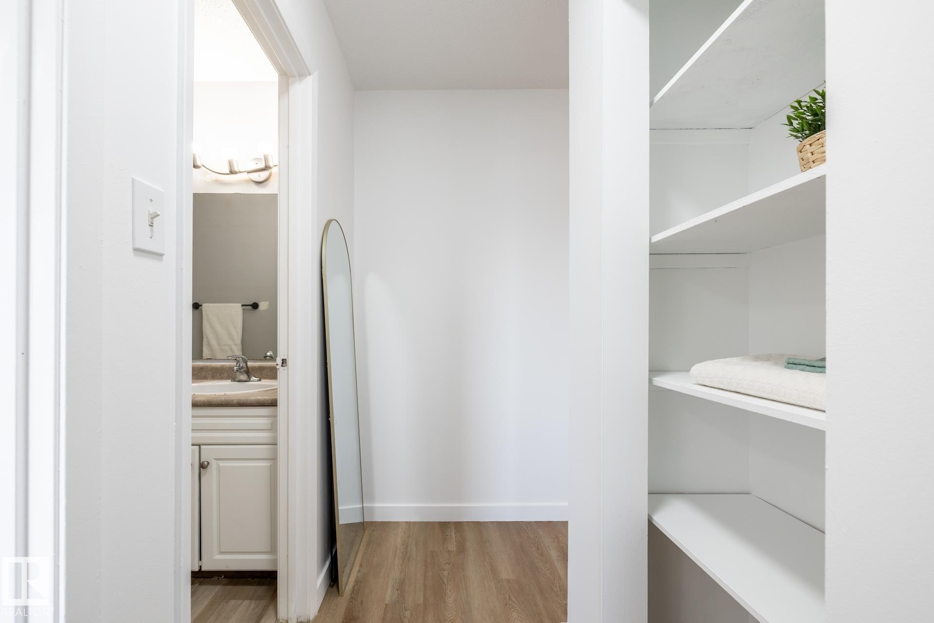 502D 2908 116A Avenue, Edmonton, AB - Indoor Photo Showing Other Room