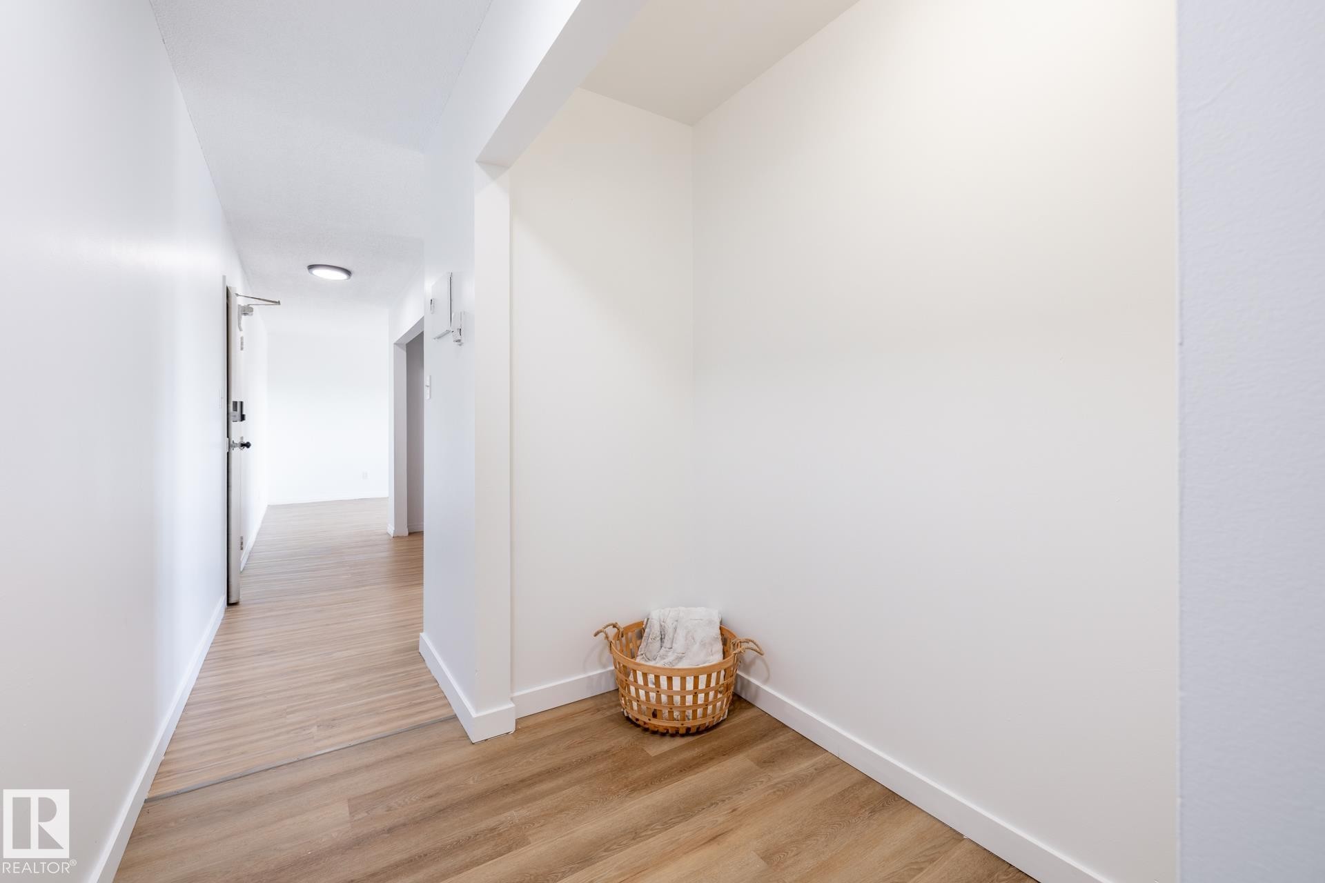 502D 2908 116A Avenue, Edmonton, AB - Indoor Photo Showing Other Room