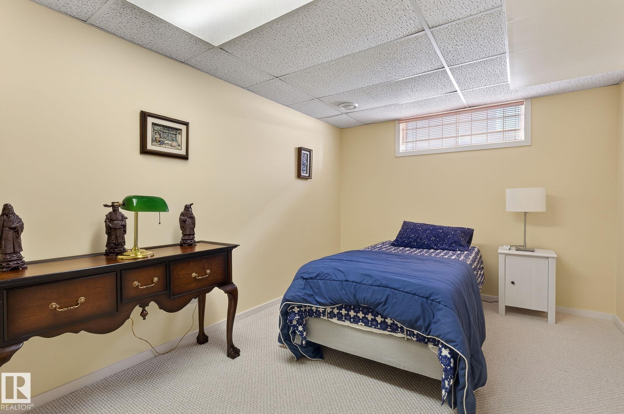 Carpeted room with a drop ceiling and light-toned walls - 848 Wheeler Road W, Edmonton, AB - Indoor