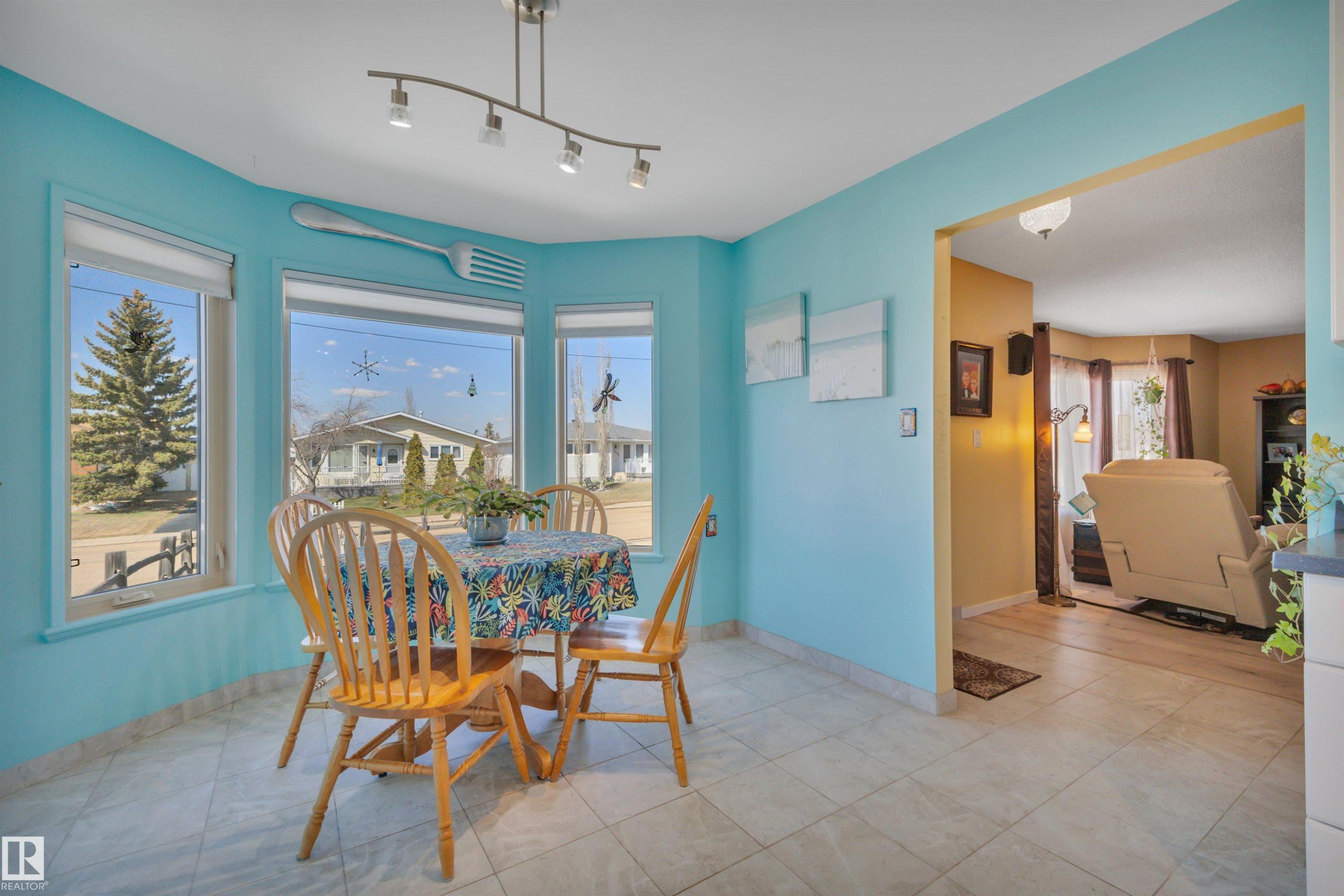 4231 39 Avenue, Leduc, AB - Indoor Photo Showing Dining Room