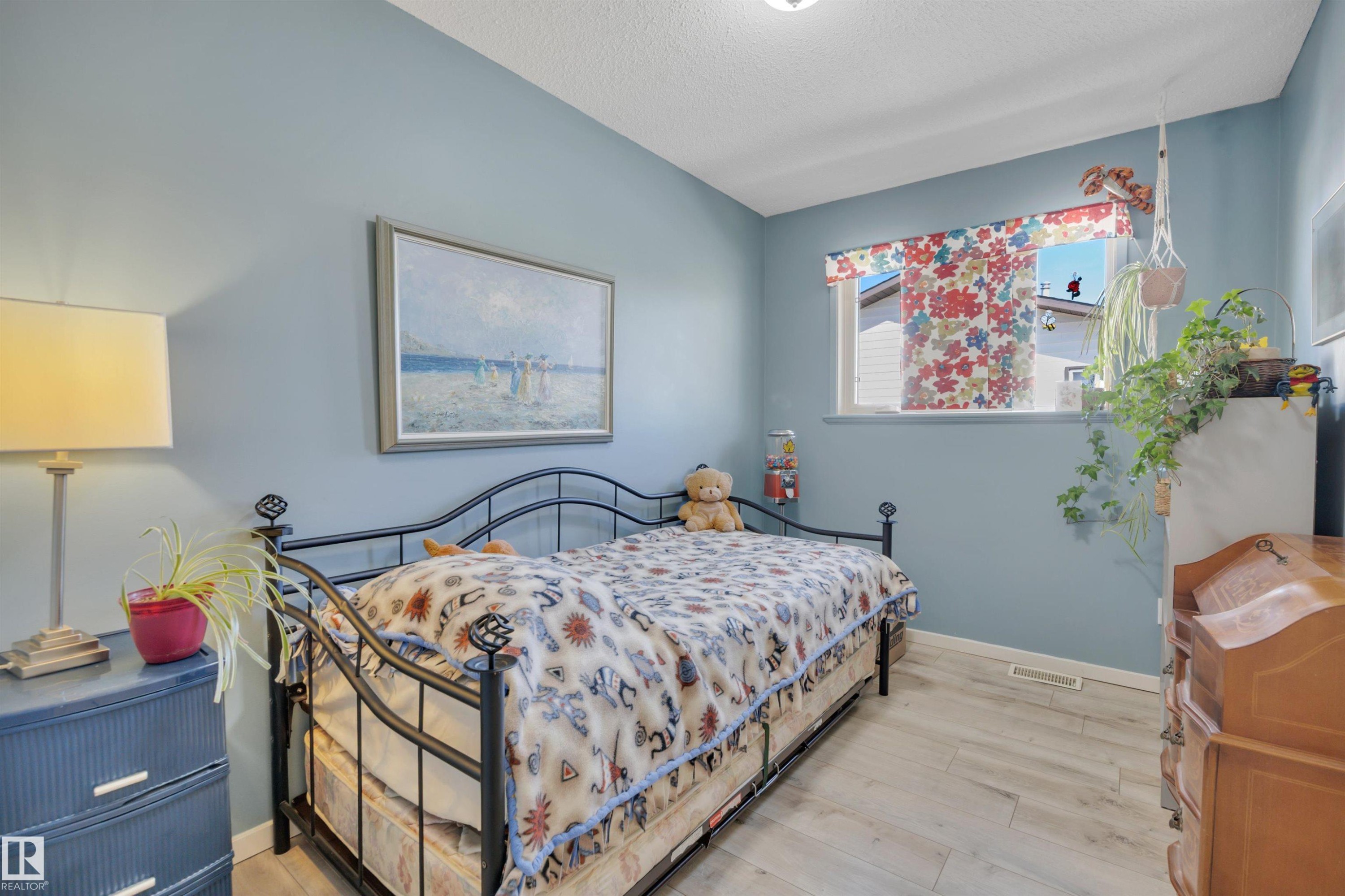 4231 39 Avenue, Leduc, AB - Indoor Photo Showing Bedroom