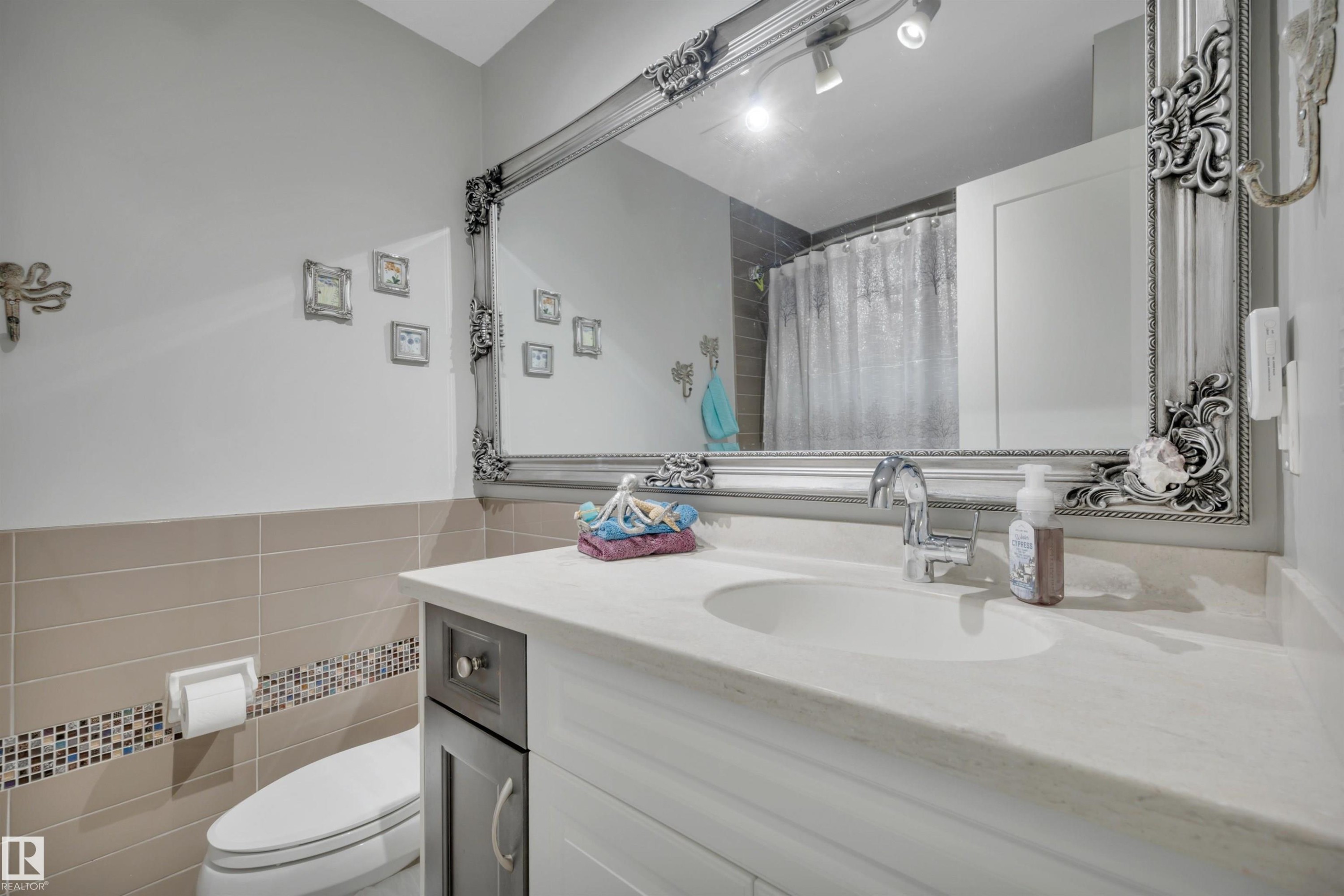 4231 39 Avenue, Leduc, AB - Indoor Photo Showing Bathroom