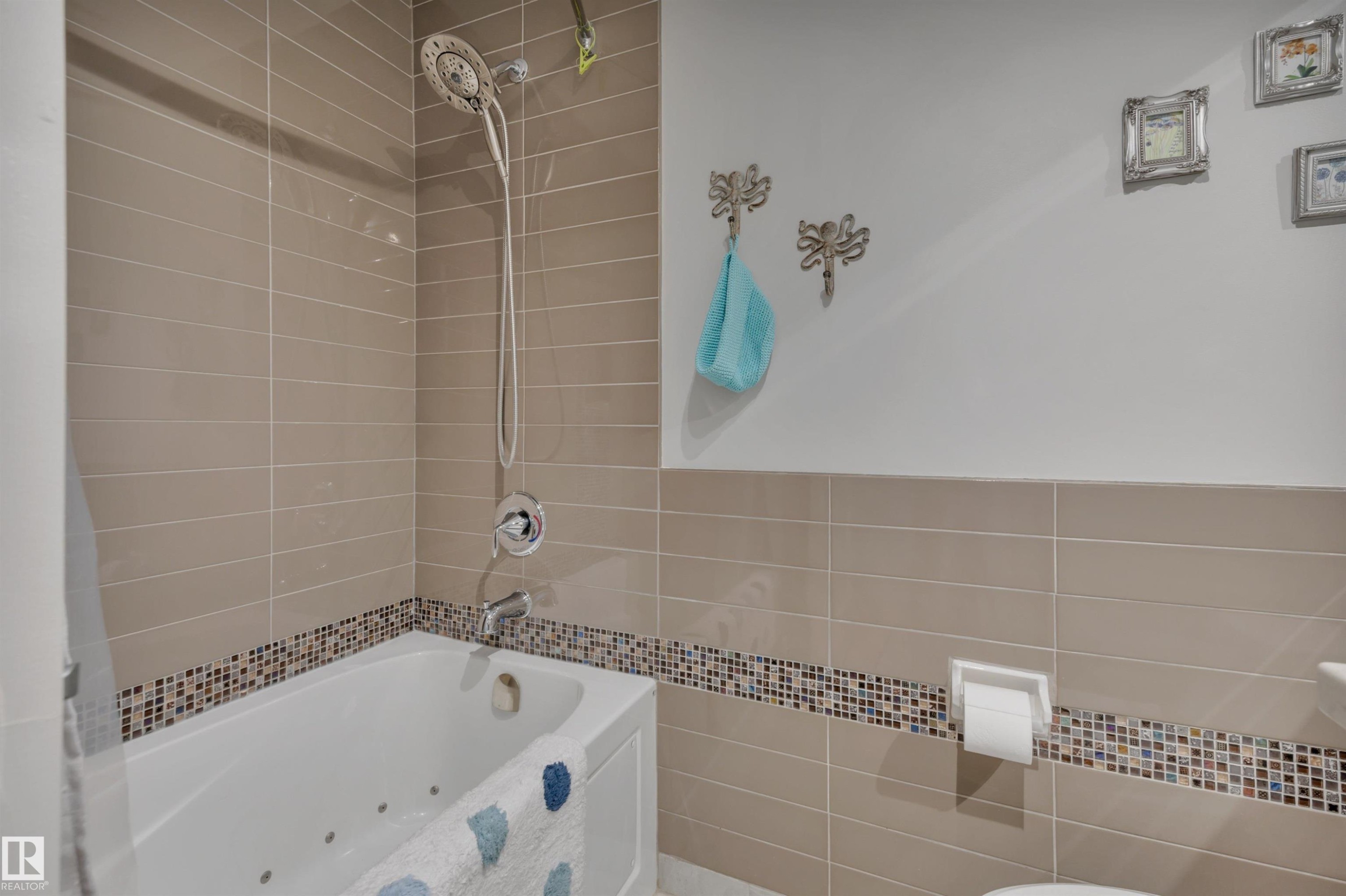 4231 39 Avenue, Leduc, AB - Indoor Photo Showing Bathroom