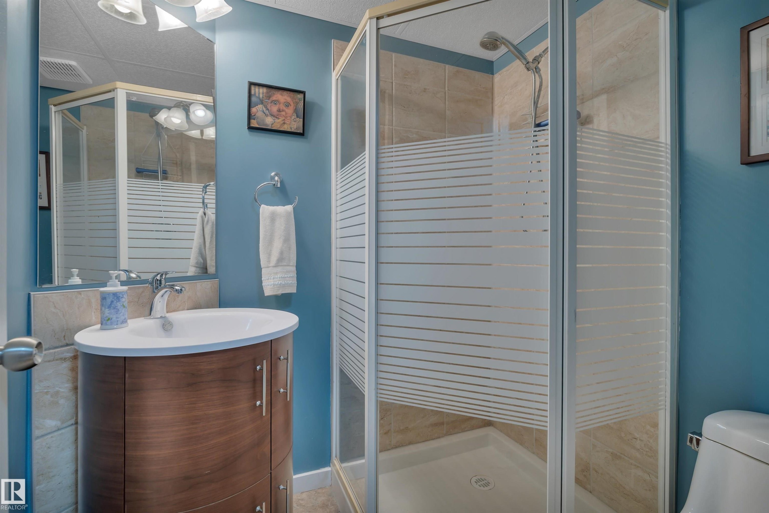 4231 39 Avenue, Leduc, AB - Indoor Photo Showing Bathroom
