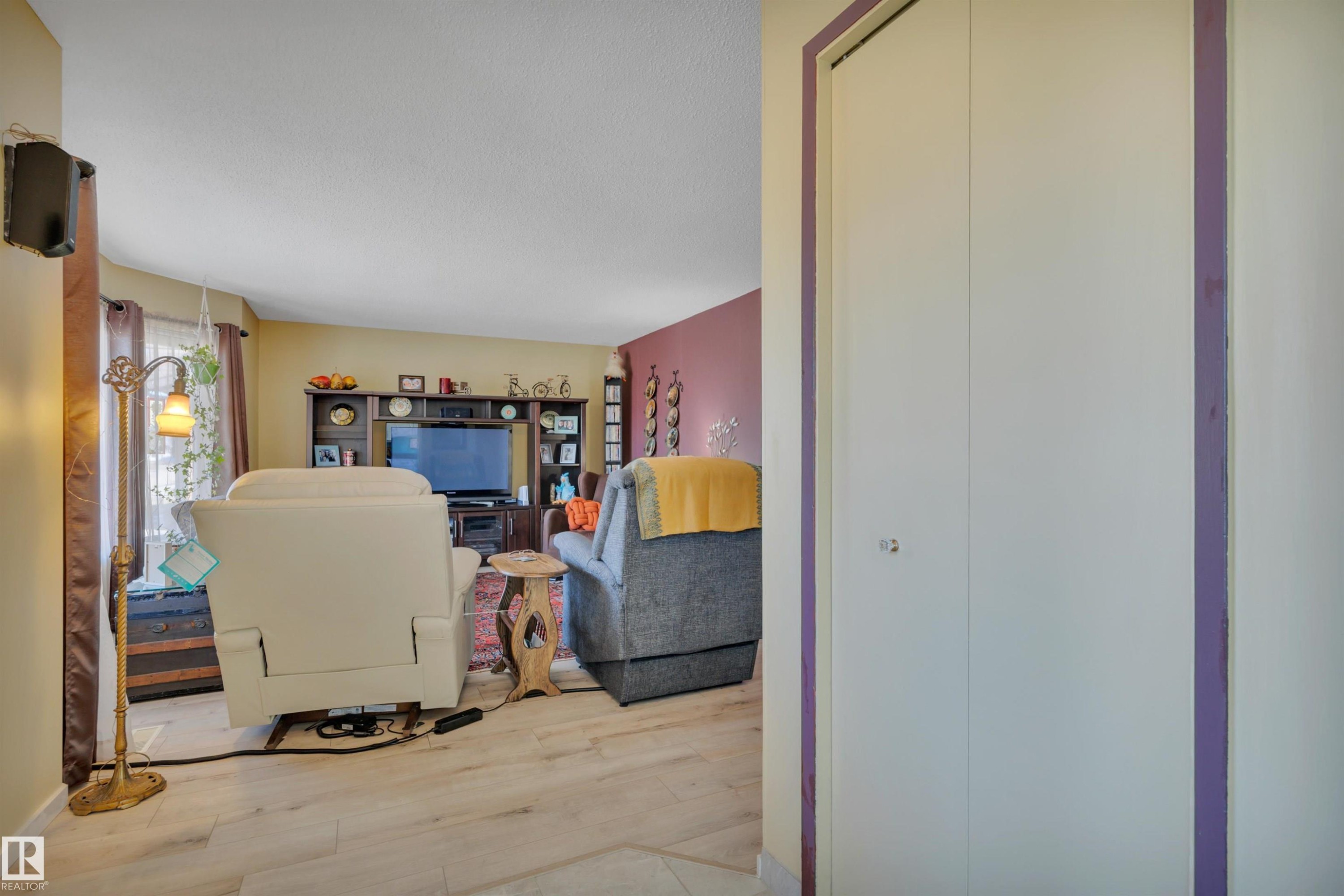 4231 39 Avenue, Leduc, AB - Indoor