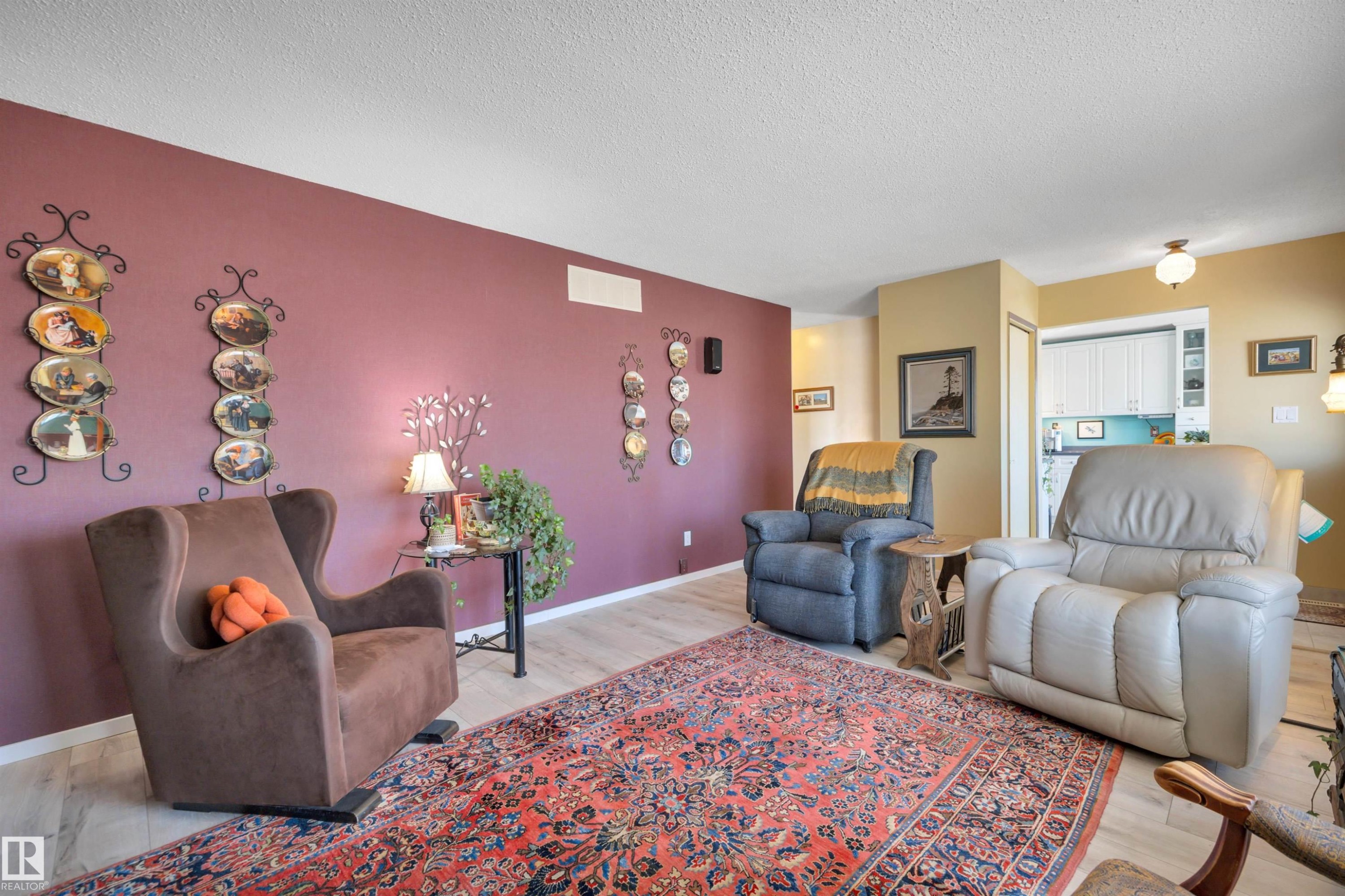 4231 39 Avenue, Leduc, AB - Indoor Photo Showing Living Room