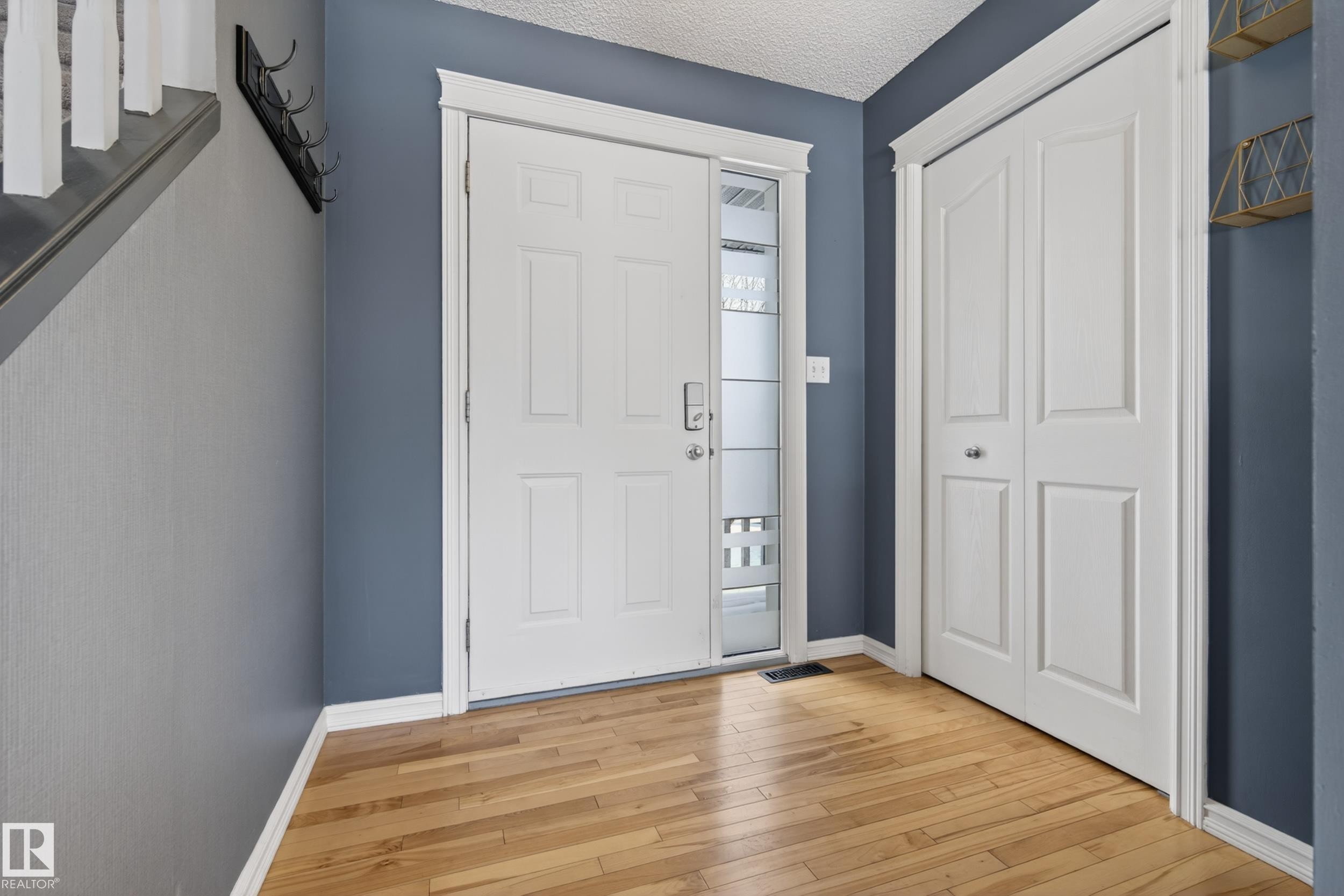8915 7 Avenue, Edmonton, AB - Indoor Photo Showing Other Room