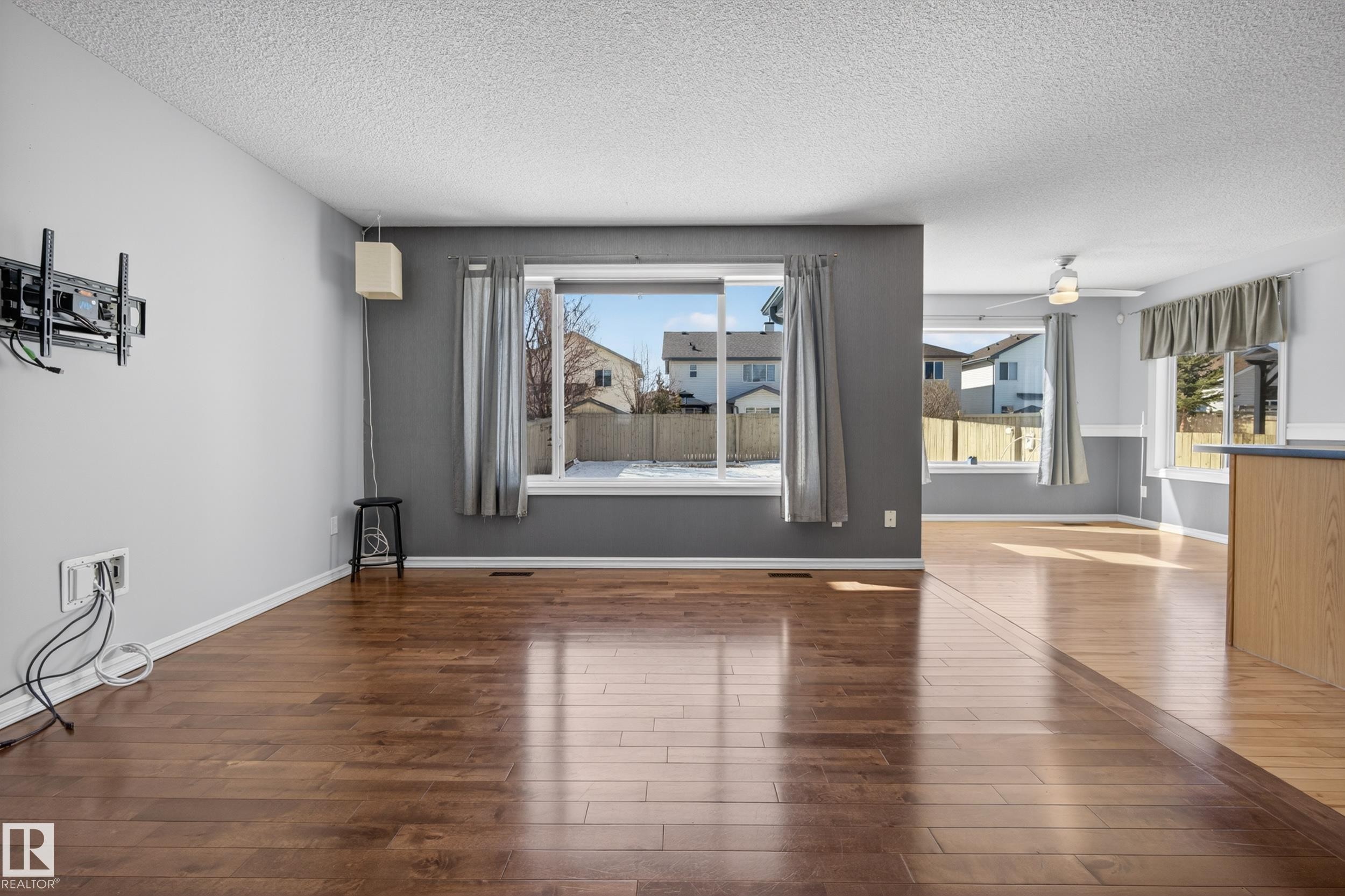 8915 7 Avenue, Edmonton, AB - Indoor Photo Showing Other Room