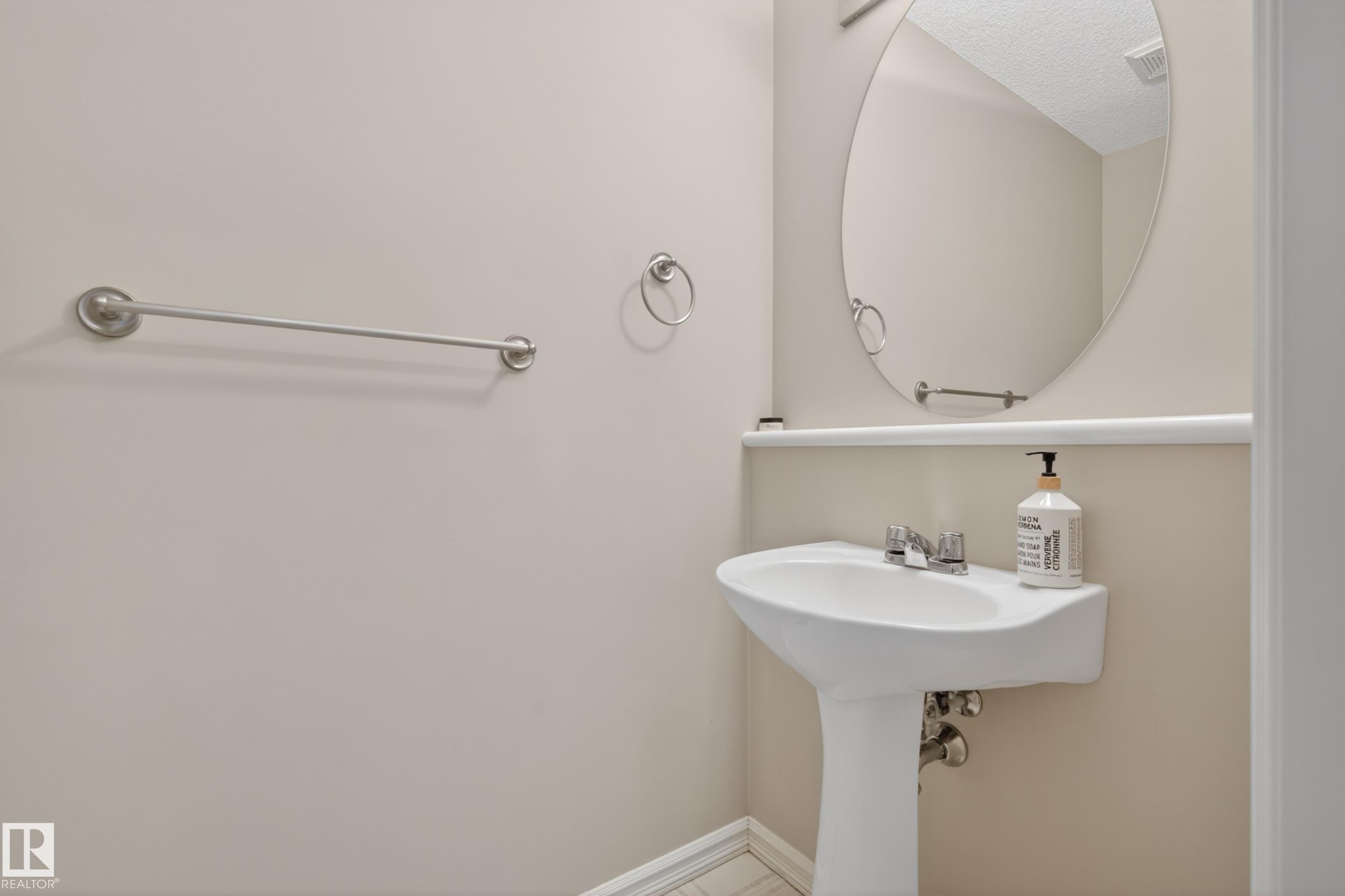 8915 7 Avenue, Edmonton, AB - Indoor Photo Showing Bathroom