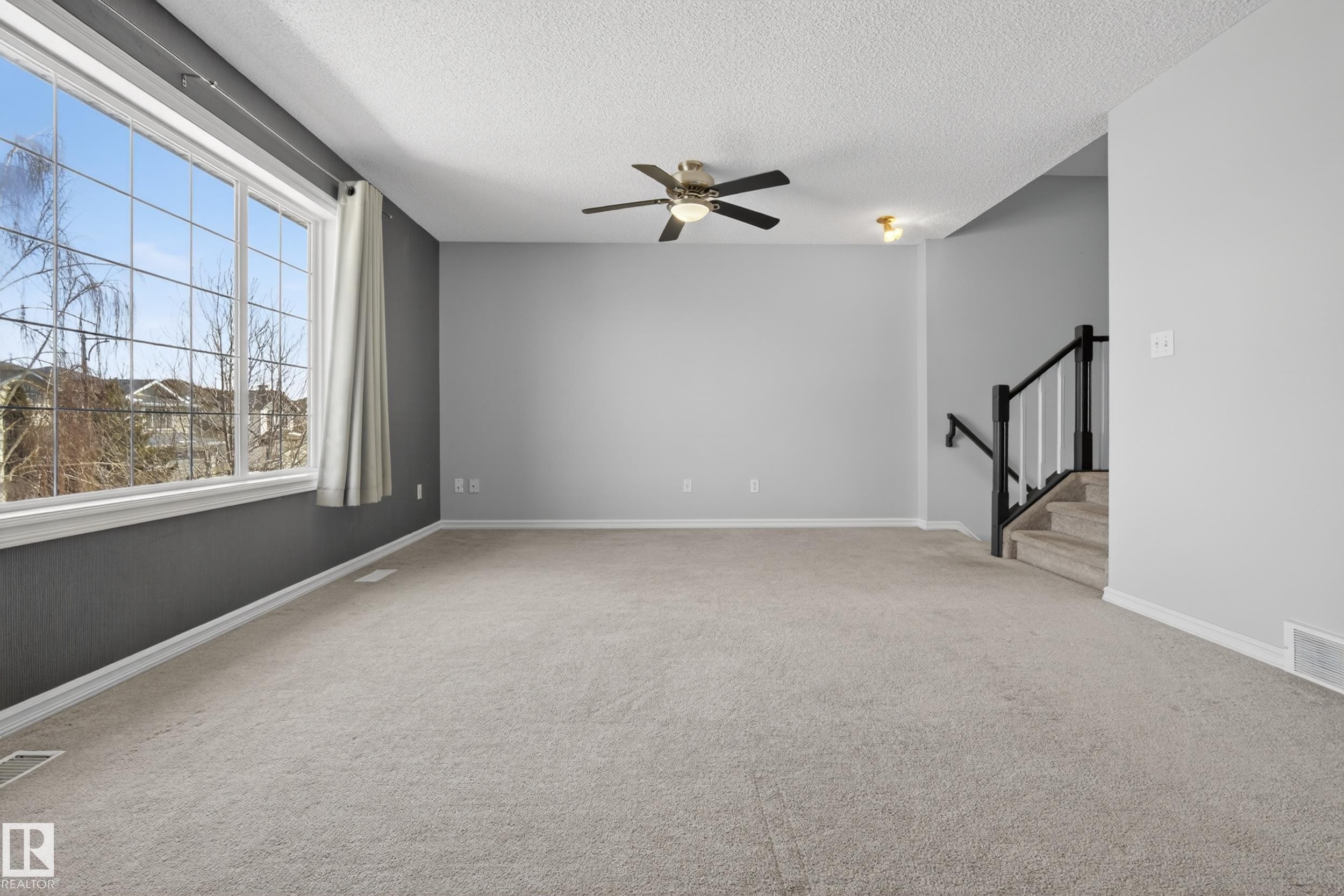 8915 7 Avenue, Edmonton, AB - Indoor Photo Showing Other Room
