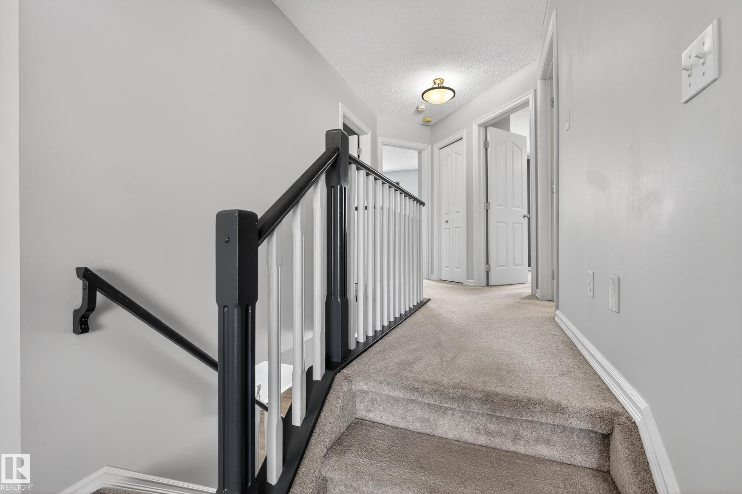 8915 7 Avenue, Edmonton, AB - Indoor Photo Showing Other Room