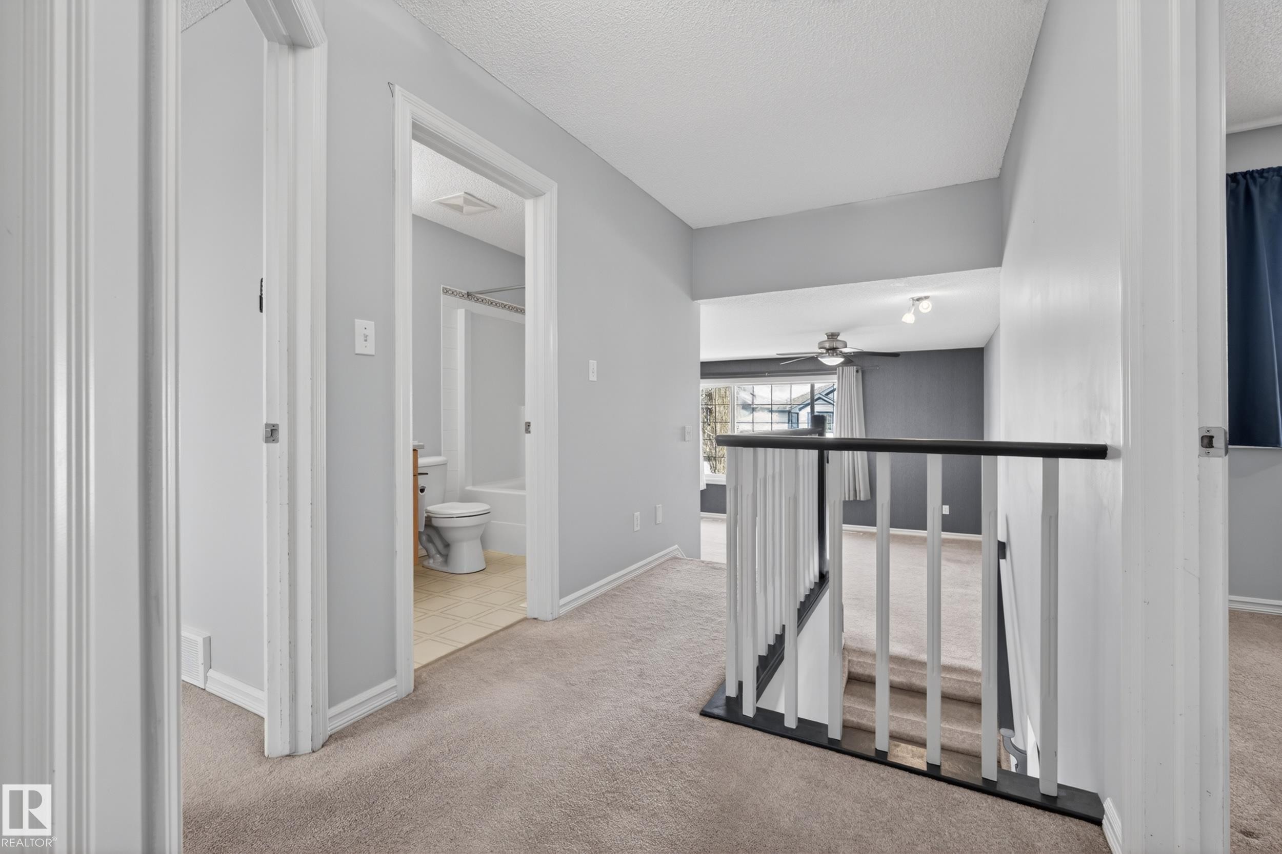 8915 7 Avenue, Edmonton, AB - Indoor Photo Showing Other Room