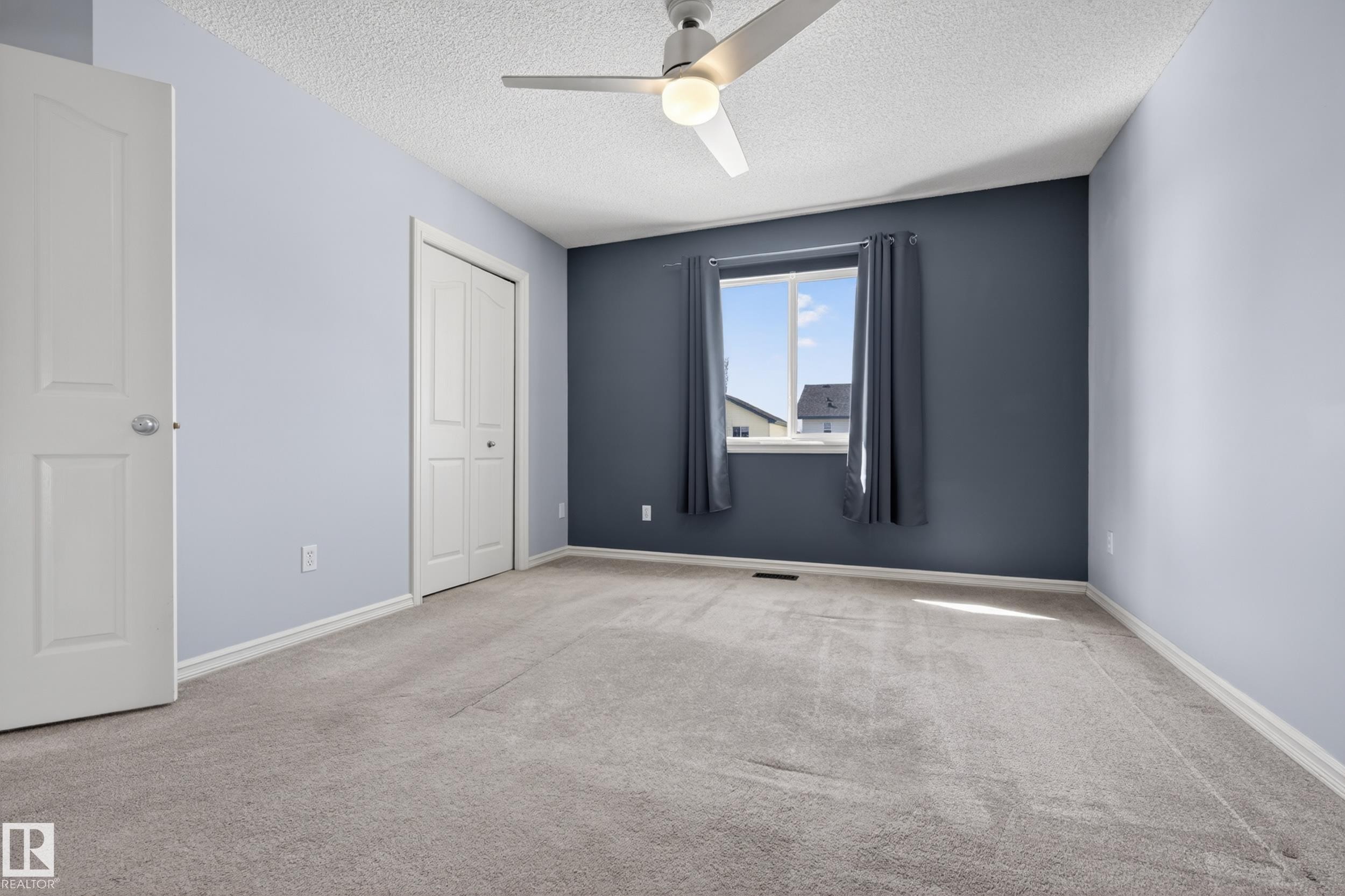 8915 7 Avenue, Edmonton, AB - Indoor Photo Showing Other Room