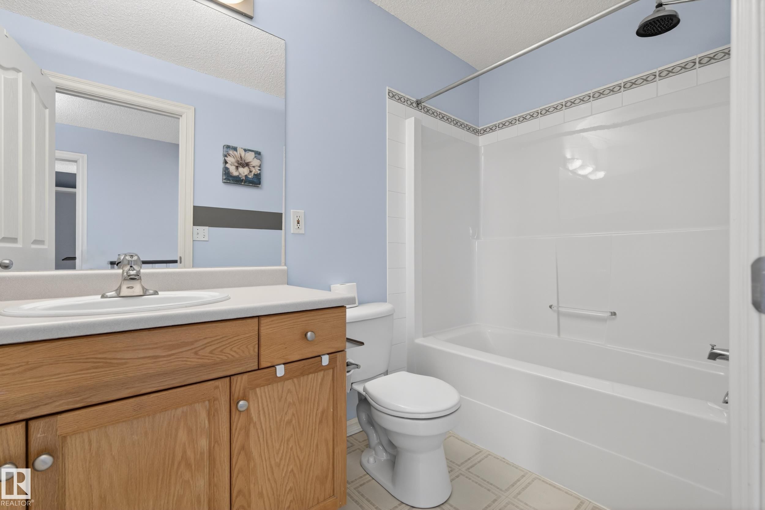 8915 7 Avenue, Edmonton, AB - Indoor Photo Showing Bathroom