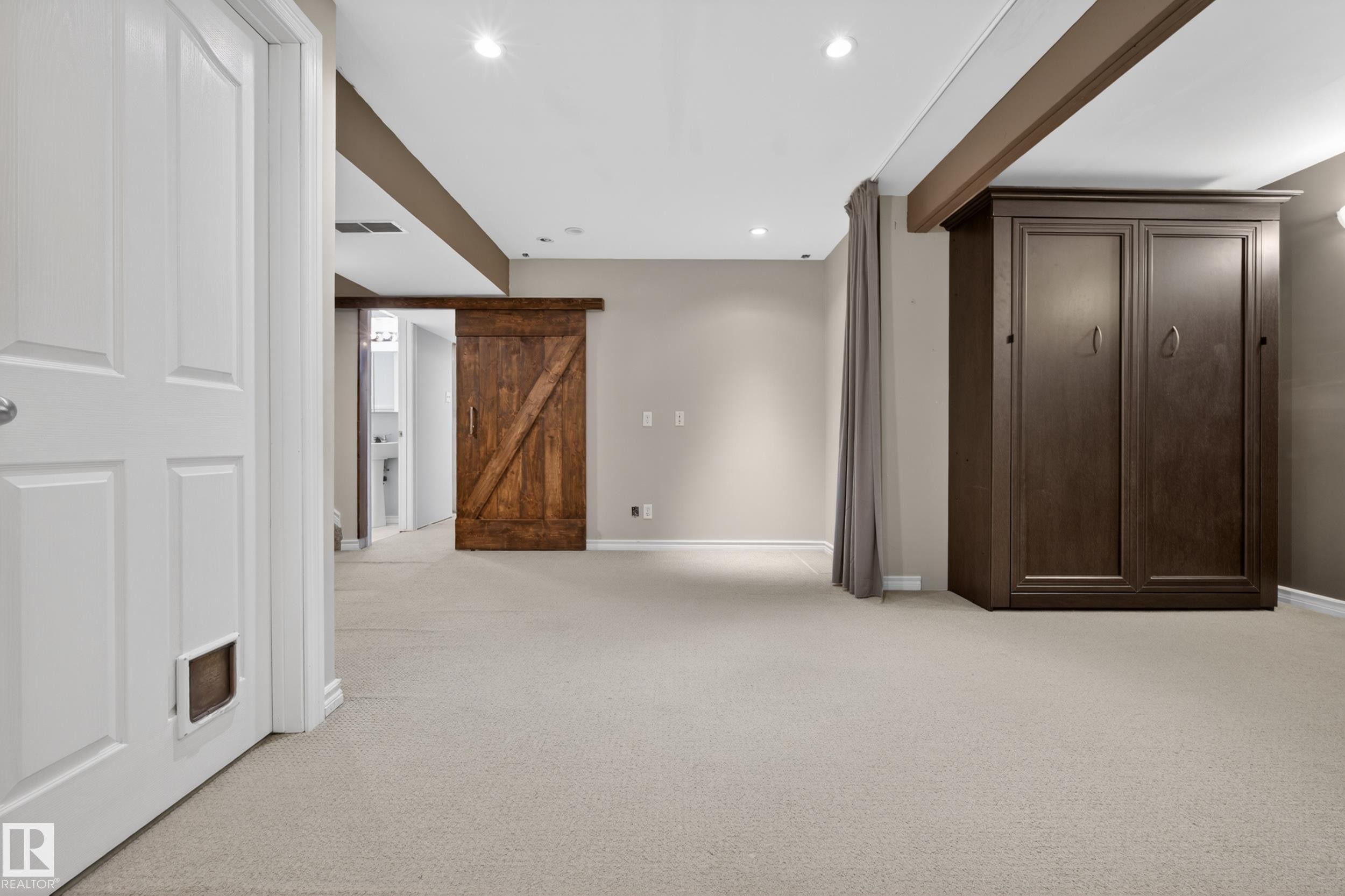 8915 7 Avenue, Edmonton, AB - Indoor Photo Showing Other Room