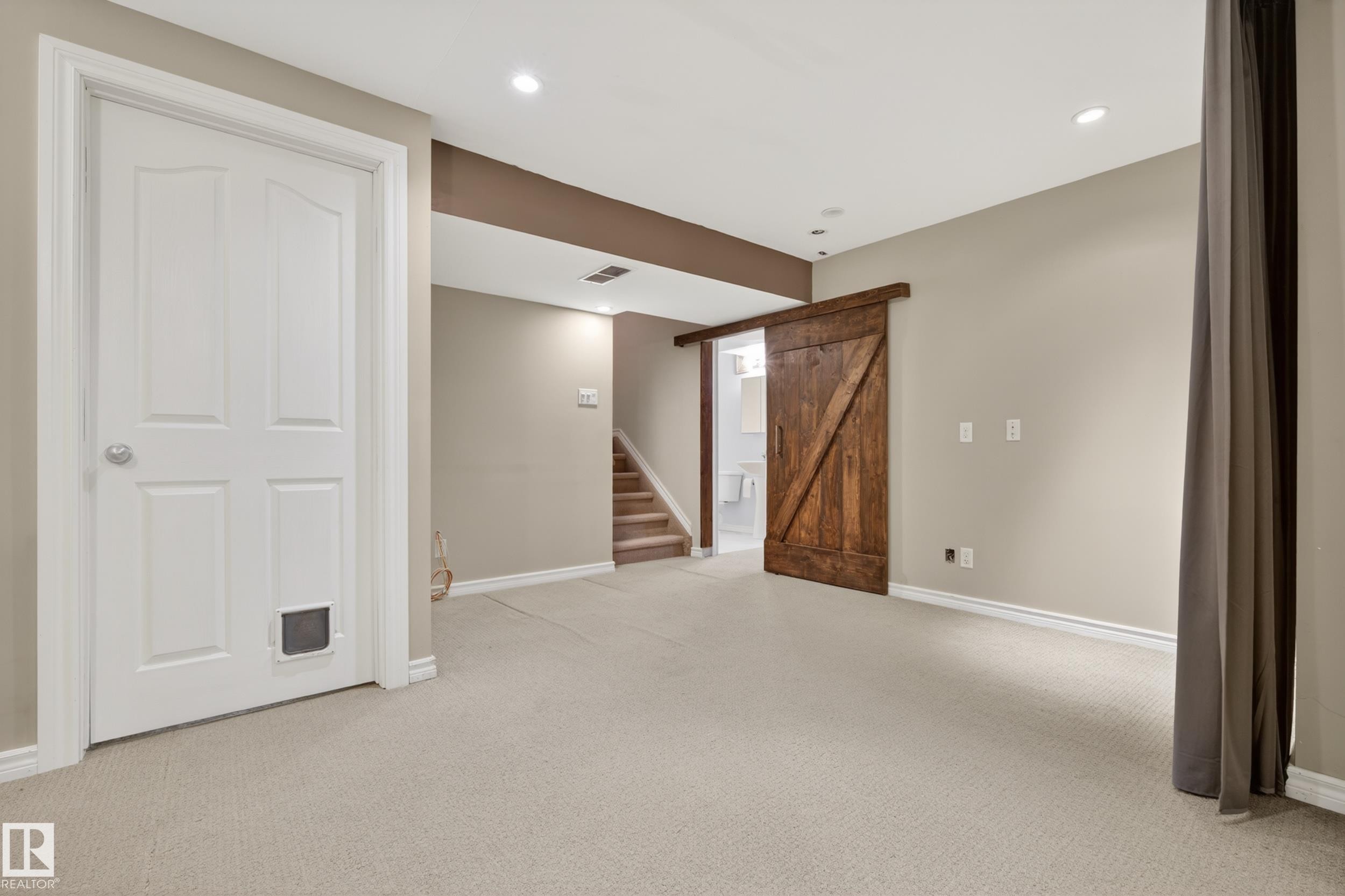 8915 7 Avenue, Edmonton, AB - Indoor Photo Showing Other Room