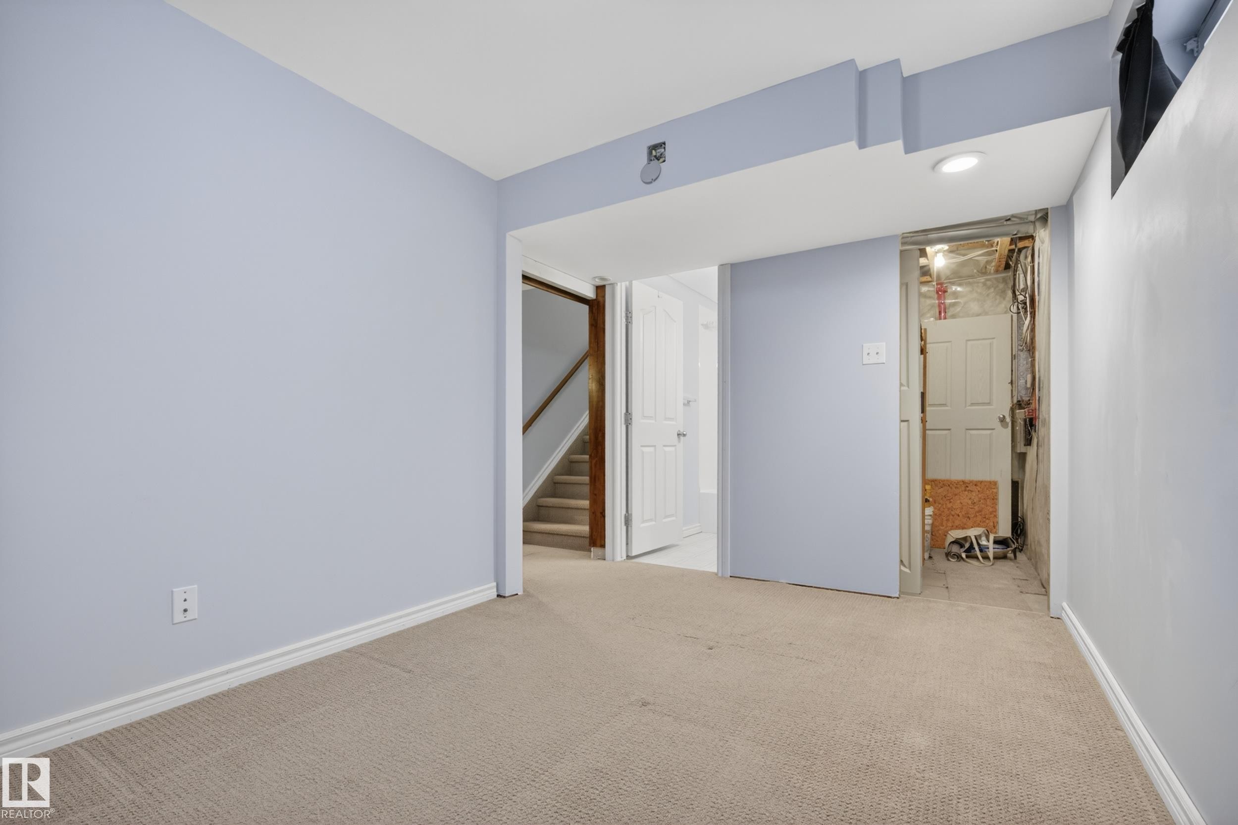 8915 7 Avenue, Edmonton, AB - Indoor Photo Showing Other Room